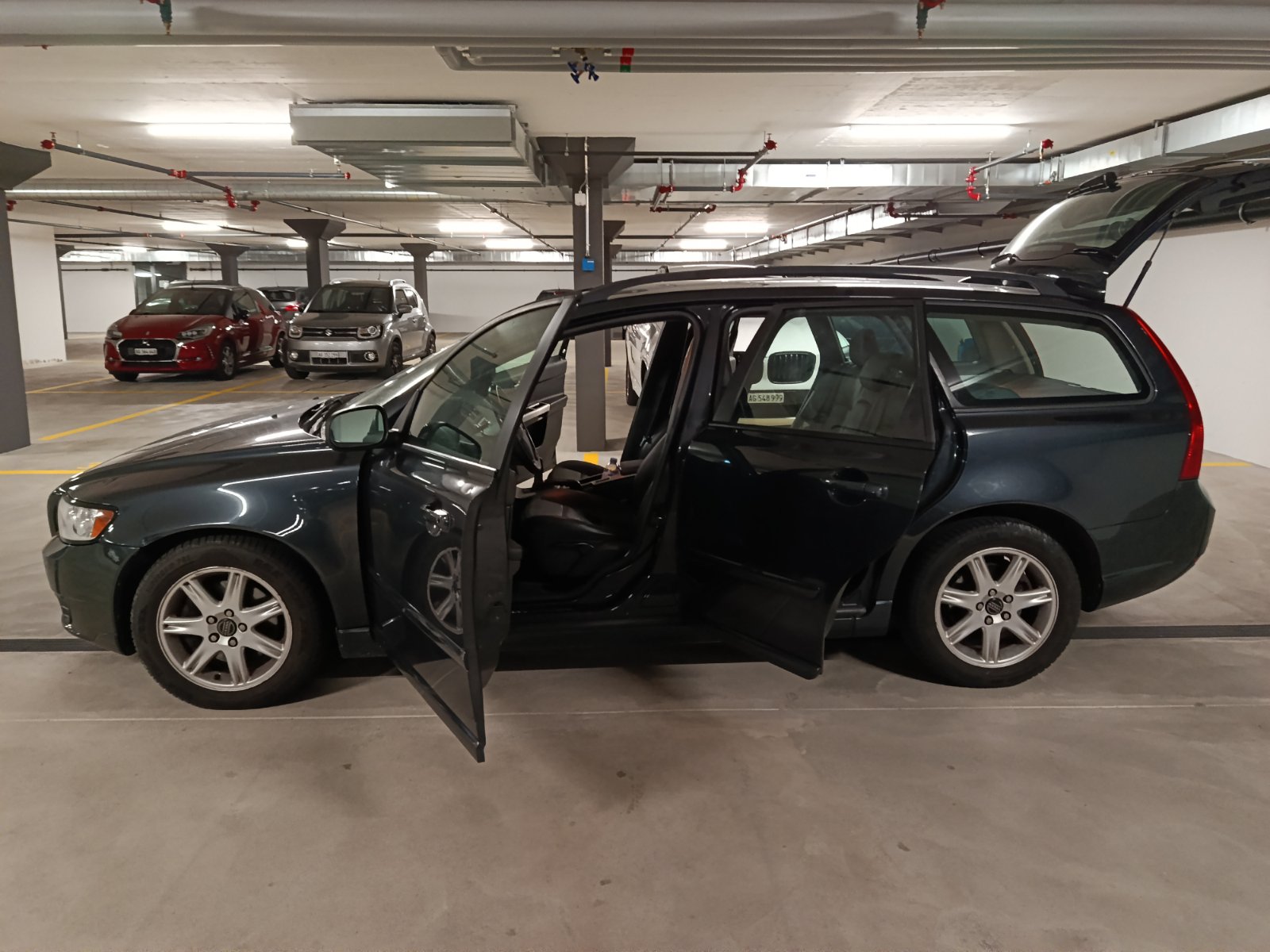 VOLVO V50 2.0D Kinetic-showroom-element-1