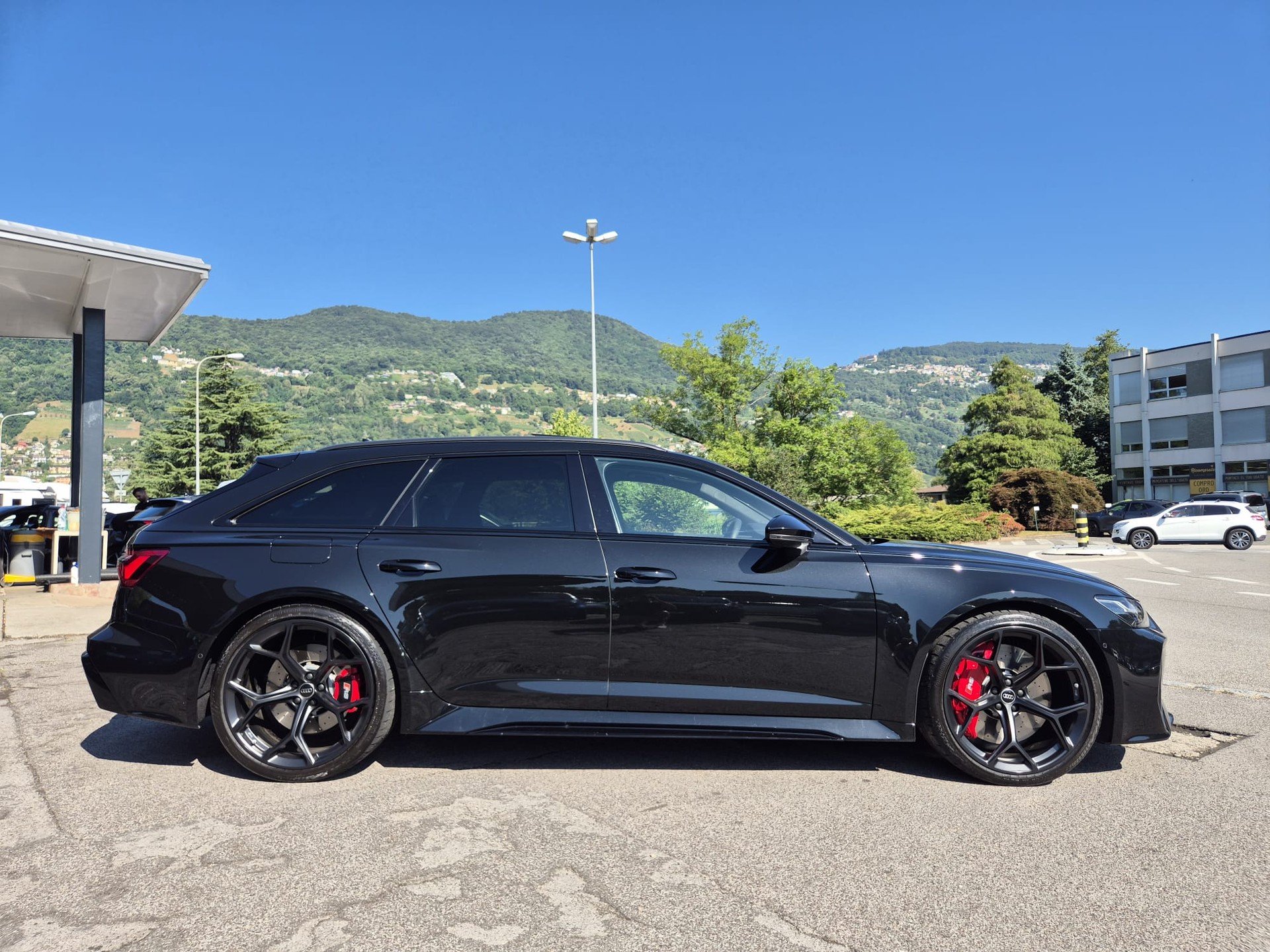 AUDI RS6 Avant 4.0 TFSI V8 Performance quattro-image-1