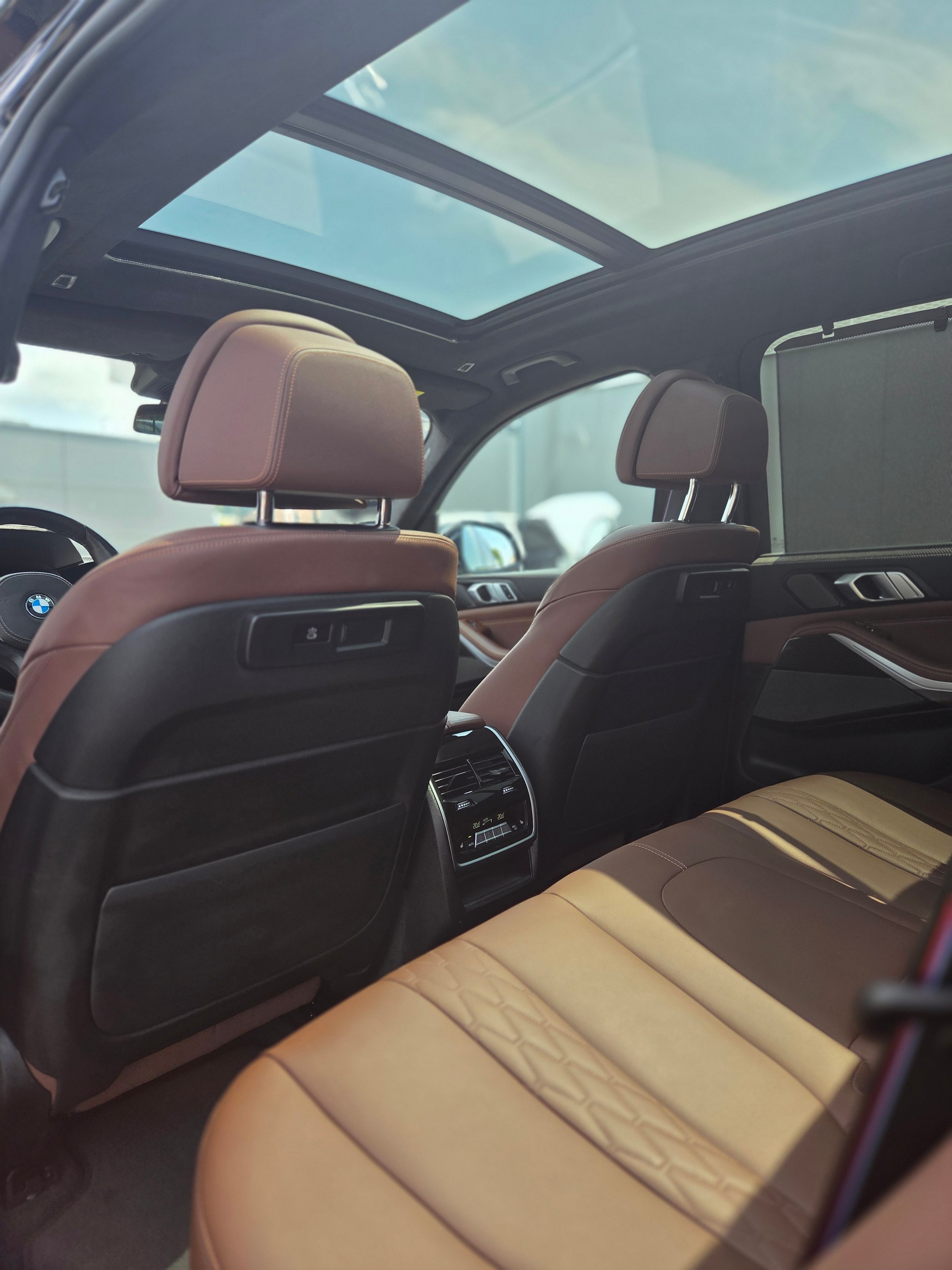 BMW X5 xDrive M50i Steptronic-image-9