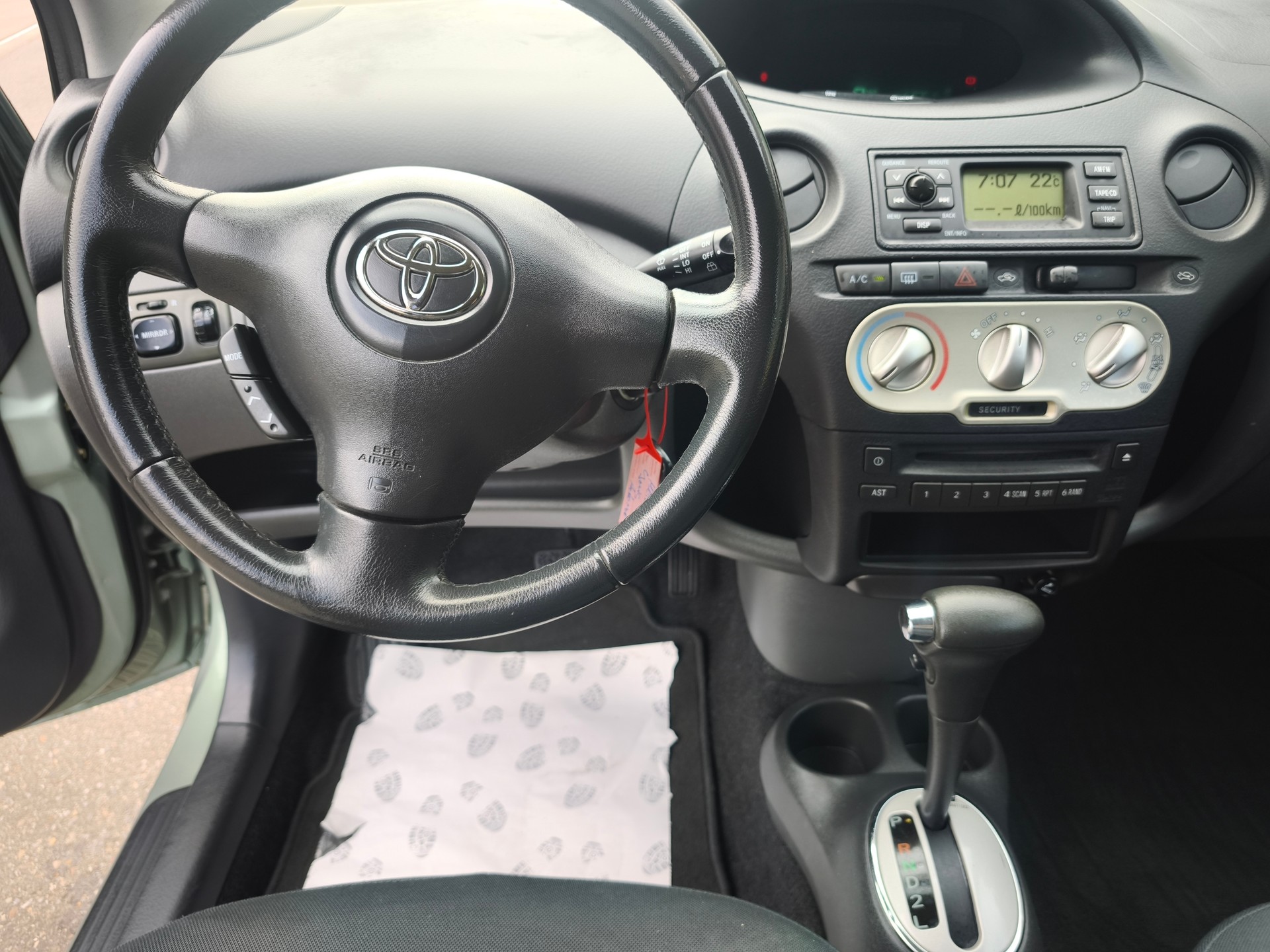 TOYOTA Yaris 1.3 Linea Luna-image-9