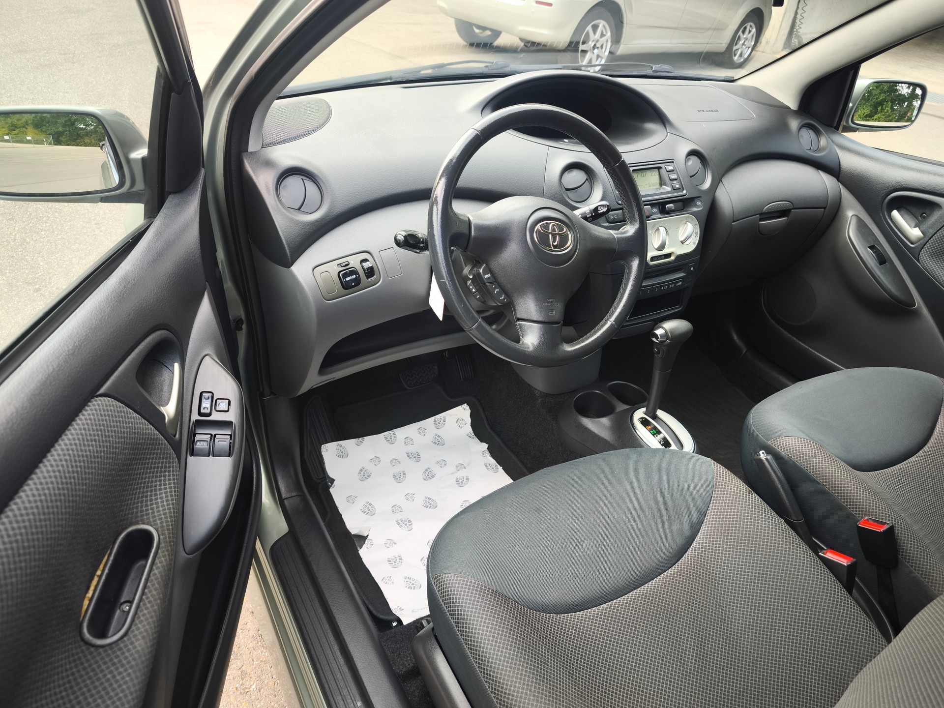 TOYOTA Yaris 1.3 Linea Luna-image-8
