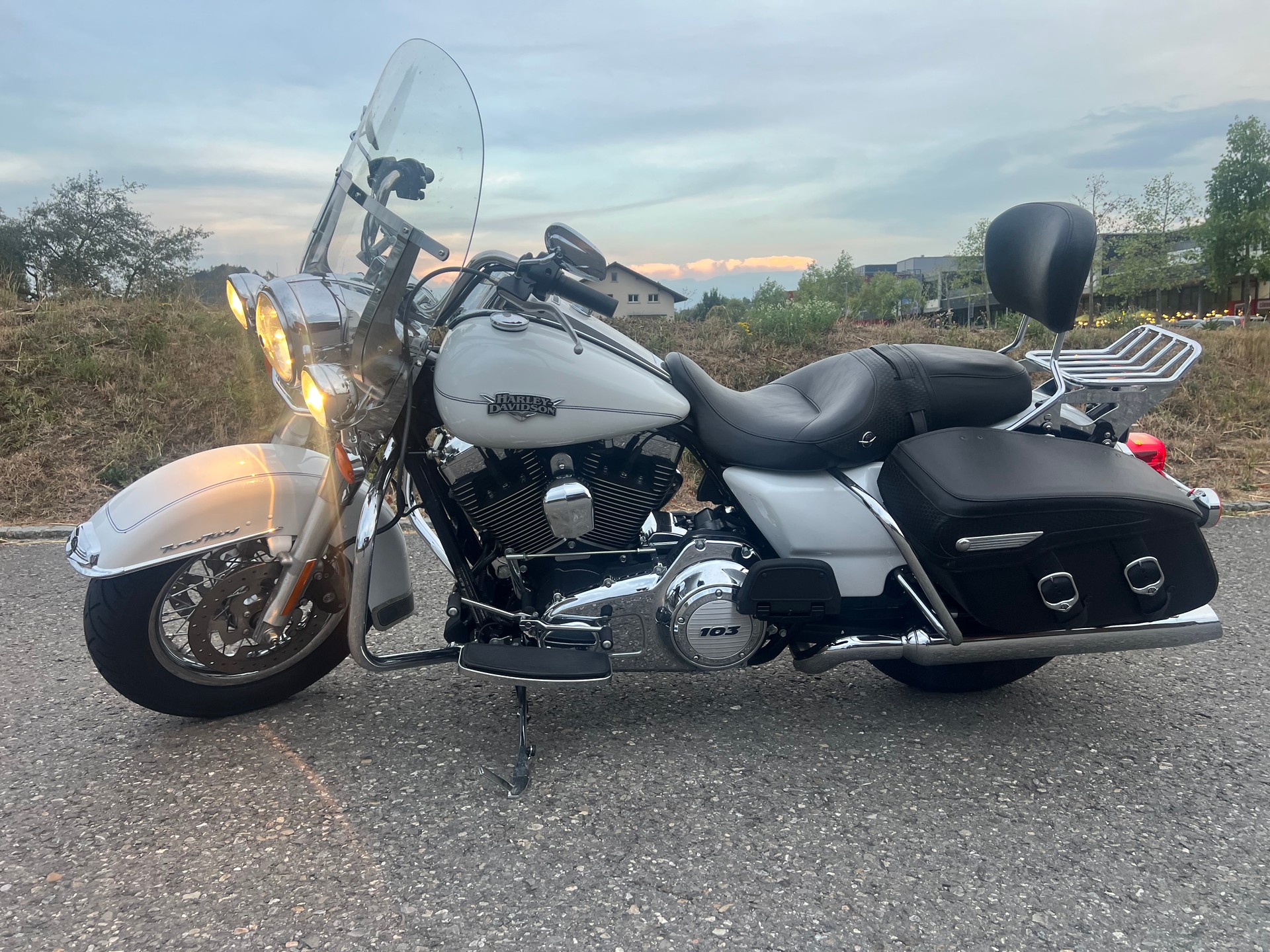 HARLEY-DAVIDSON FLHRC Road King Classic 103 ABS-image-11