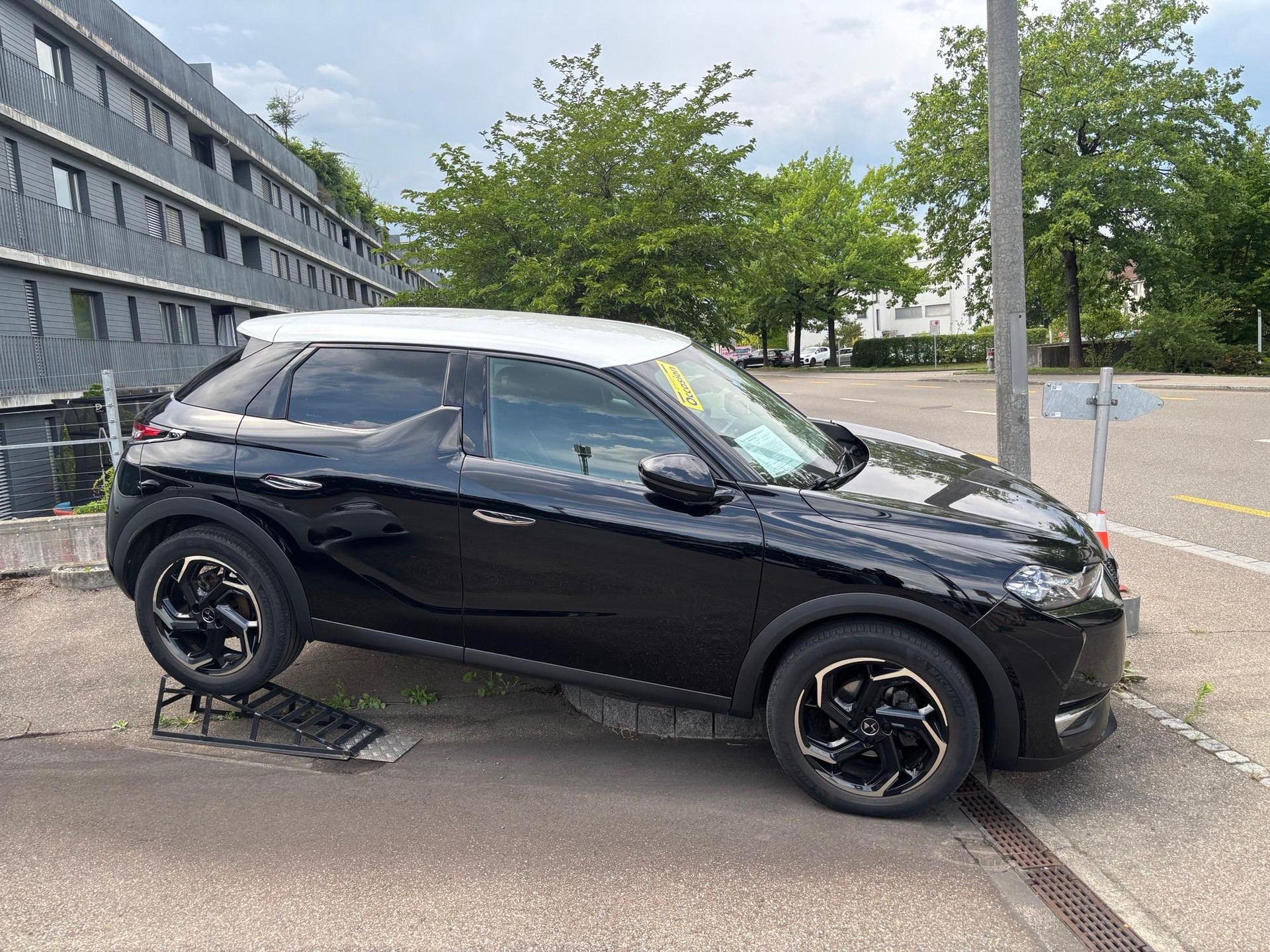 DS AUTOMOBILES 3 Crossback 1.5 BlueHDi So Chic-showroom-element-2
