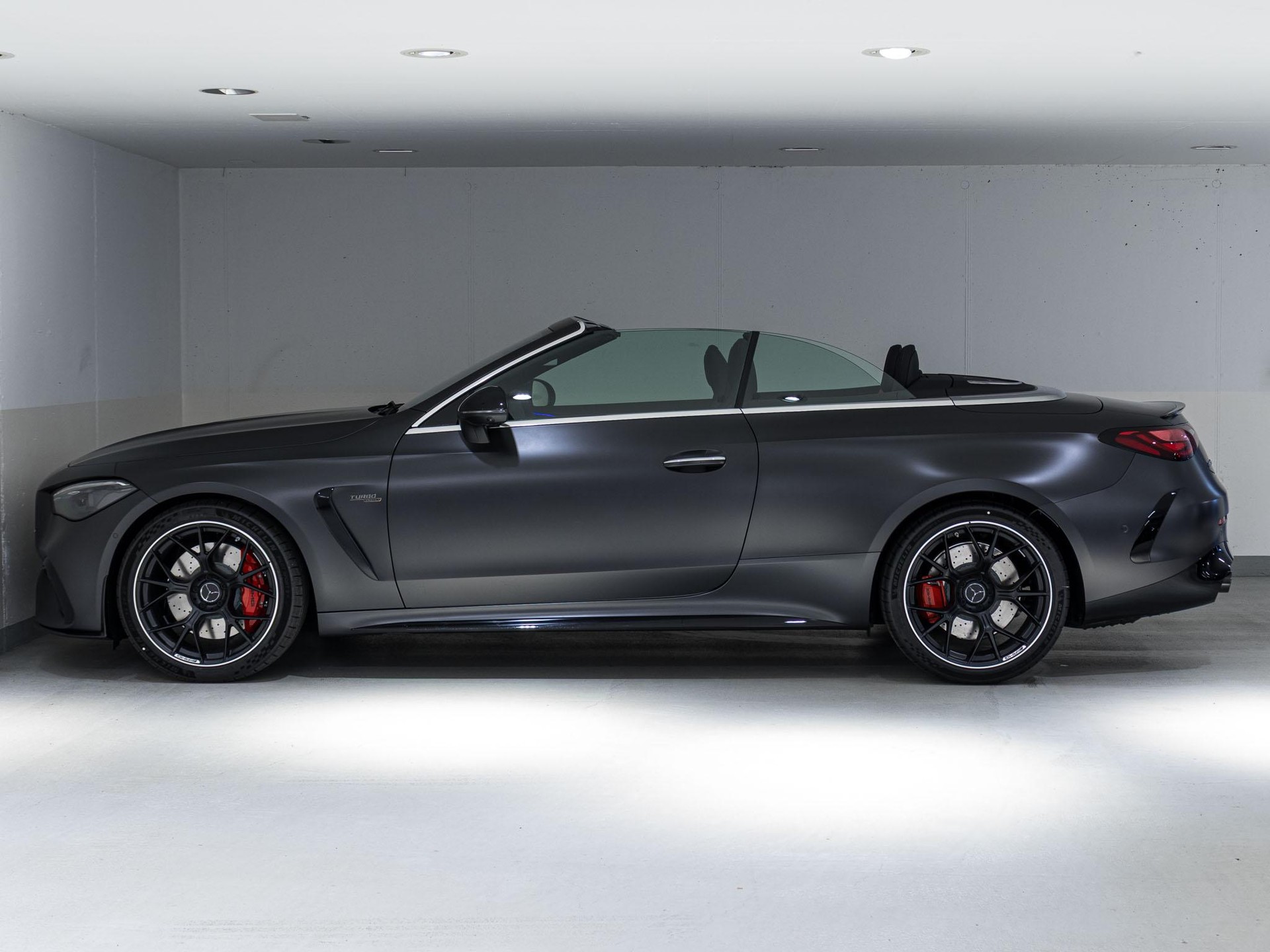 MERCEDES-BENZ CLE 53 AMG 4MATIC+ Cabriolet-image-3