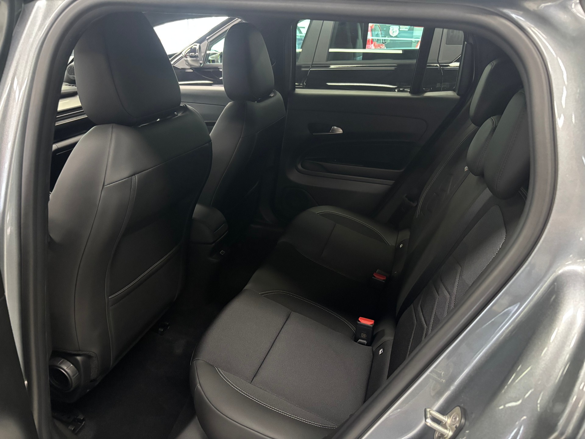 JEEP Avenger 1.2 Turbo MHEV Black Edition-image-3