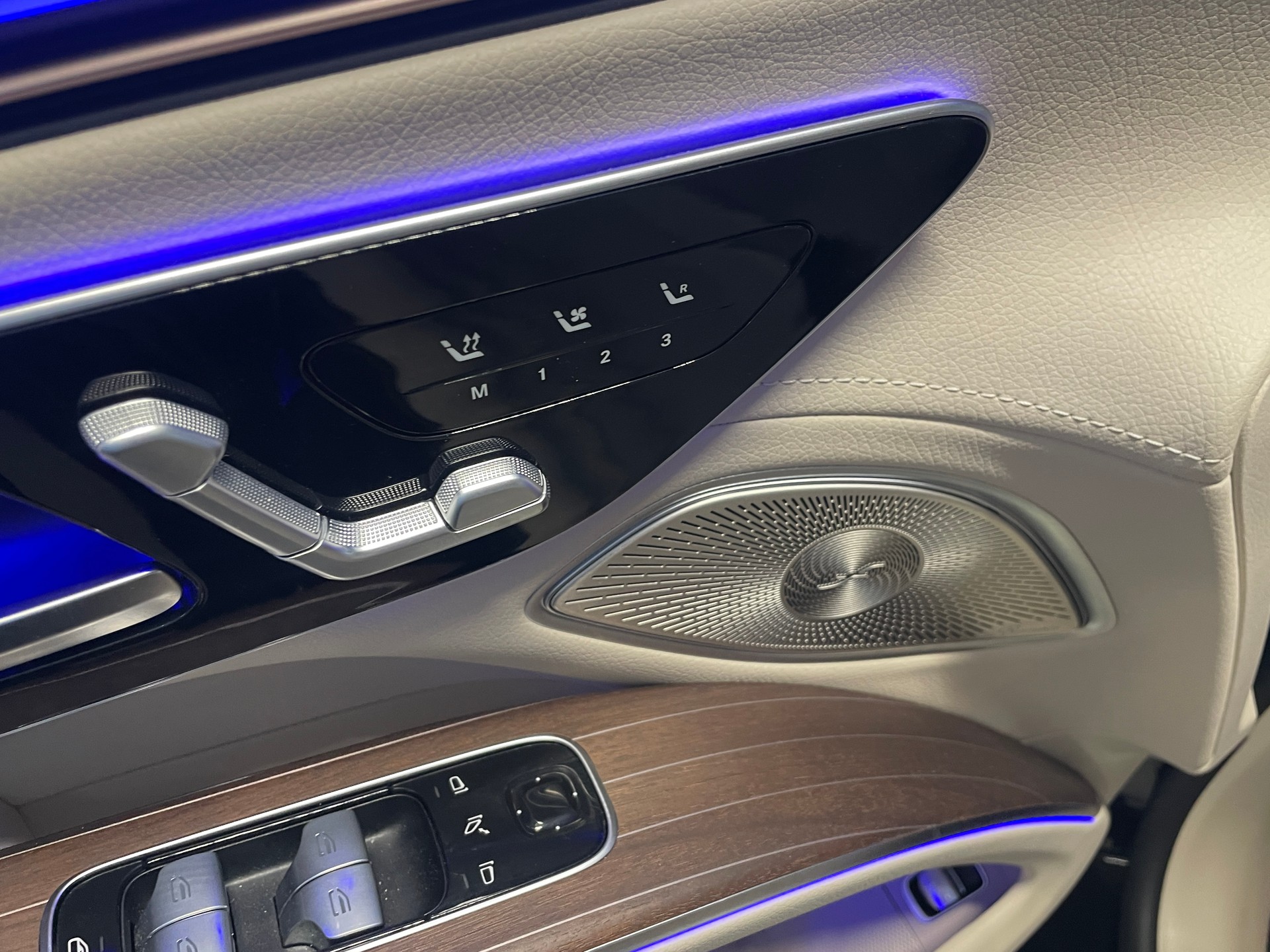 MERCEDES-BENZ EQS 580 4Matic Executive Edition SUV AMG Line-image-14