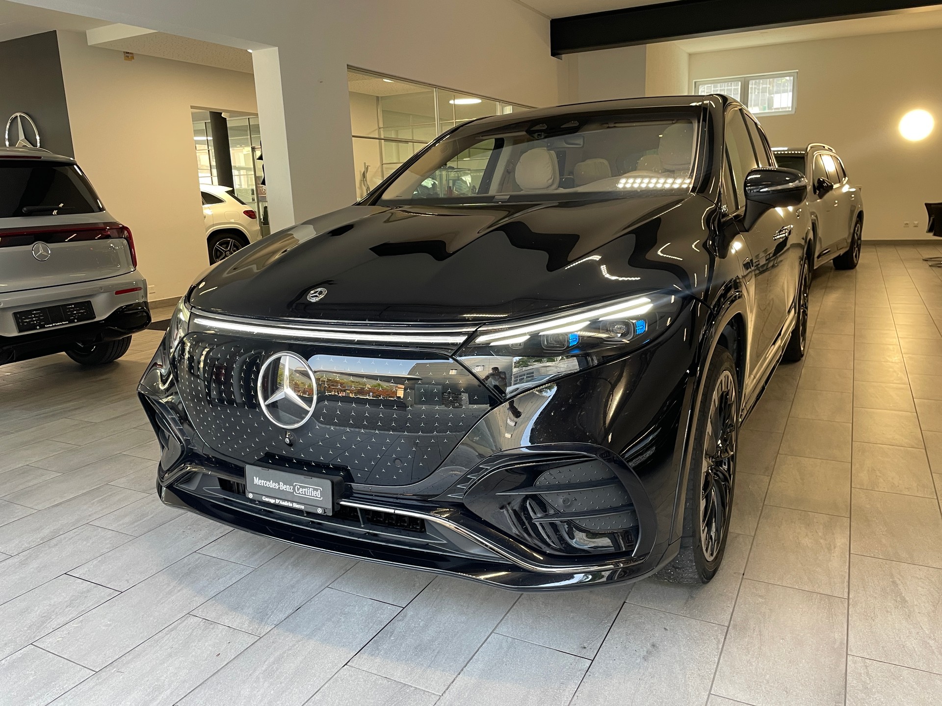 MERCEDES-BENZ EQS 580 4Matic Executive Edition SUV AMG Line-showroom-element-1