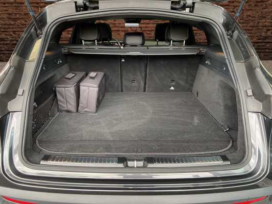 MERCEDES-BENZ EQC 400 AMG Line 4Matic-image-7