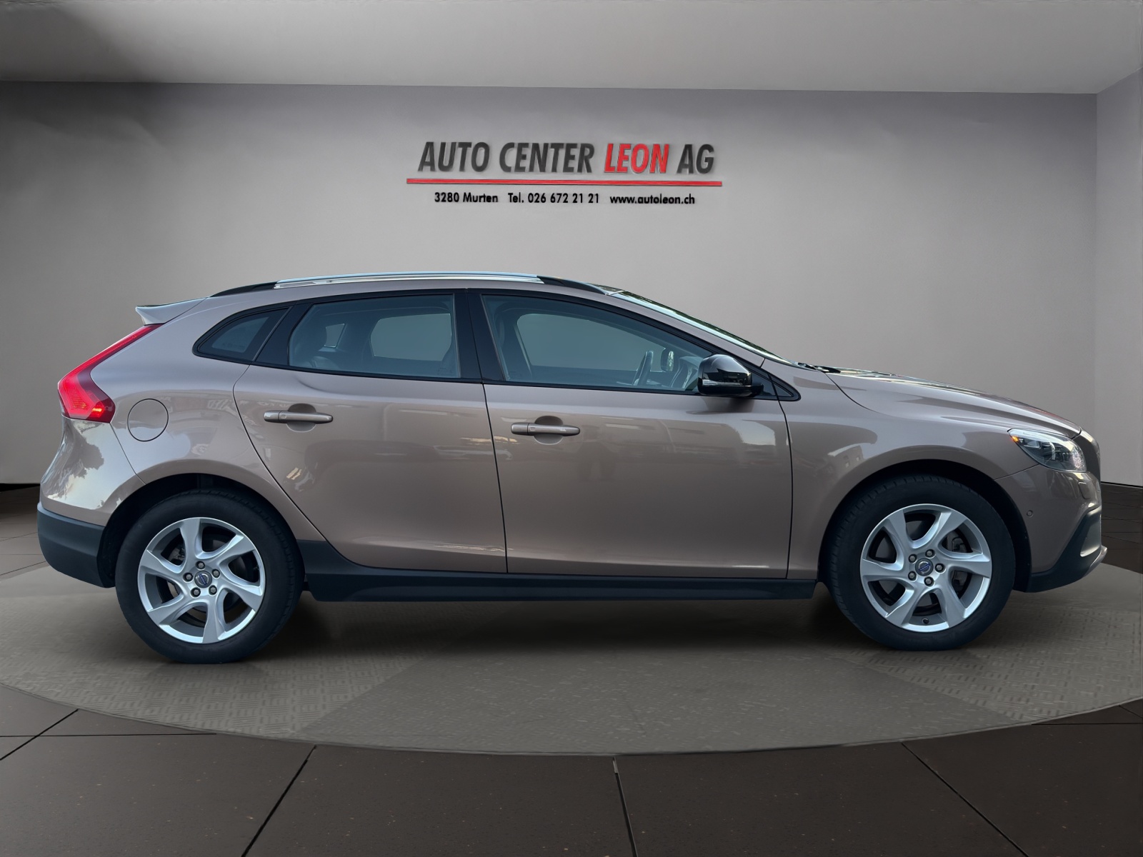 VOLVO V40 Cross Country D3 Momentum Geartronic-image-6