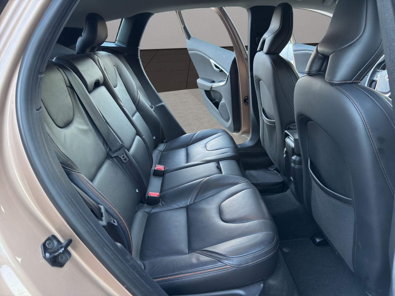 VOLVO V40 Cross Country D3 Momentum Geartronic-image-17