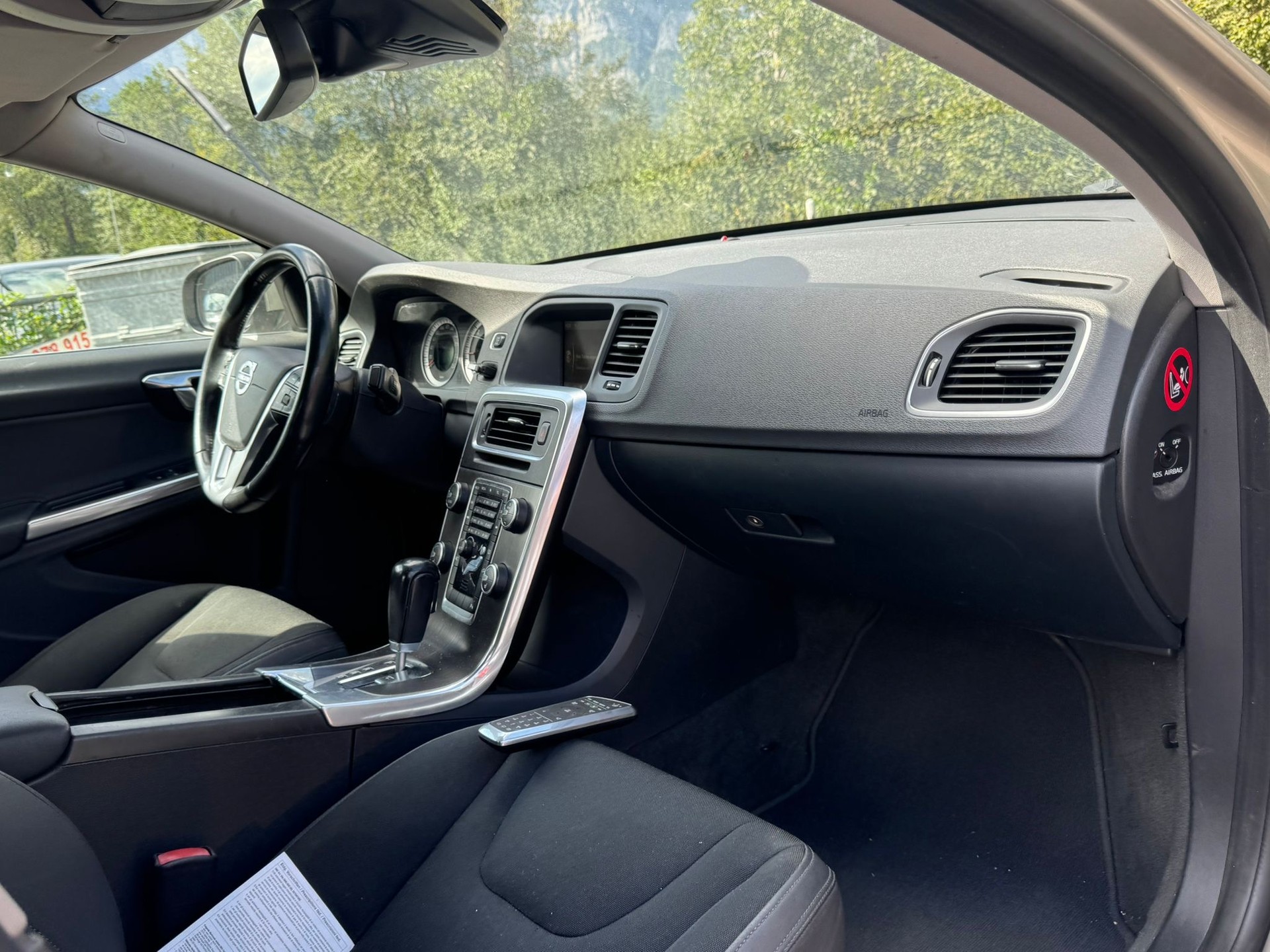 VOLVO S60 D5 AWD Kinetic Geartronic-image-6
