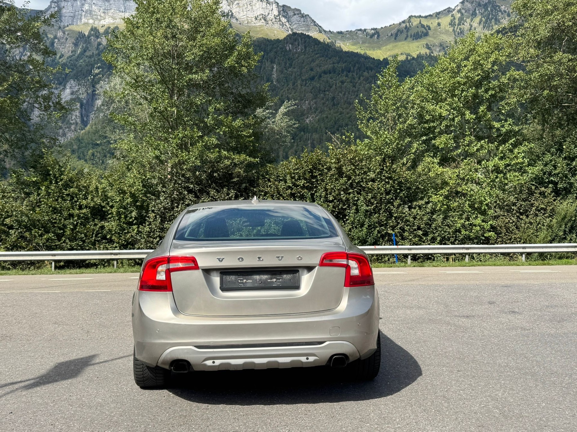 VOLVO S60 D5 AWD Kinetic Geartronic-image-4