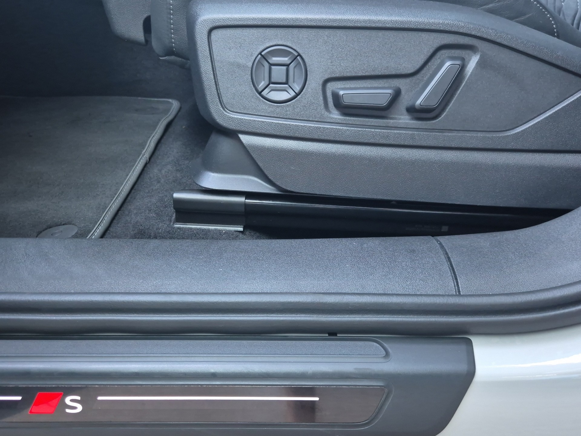 AUDI SQ5 TFSI quattro S-tronic-image-9