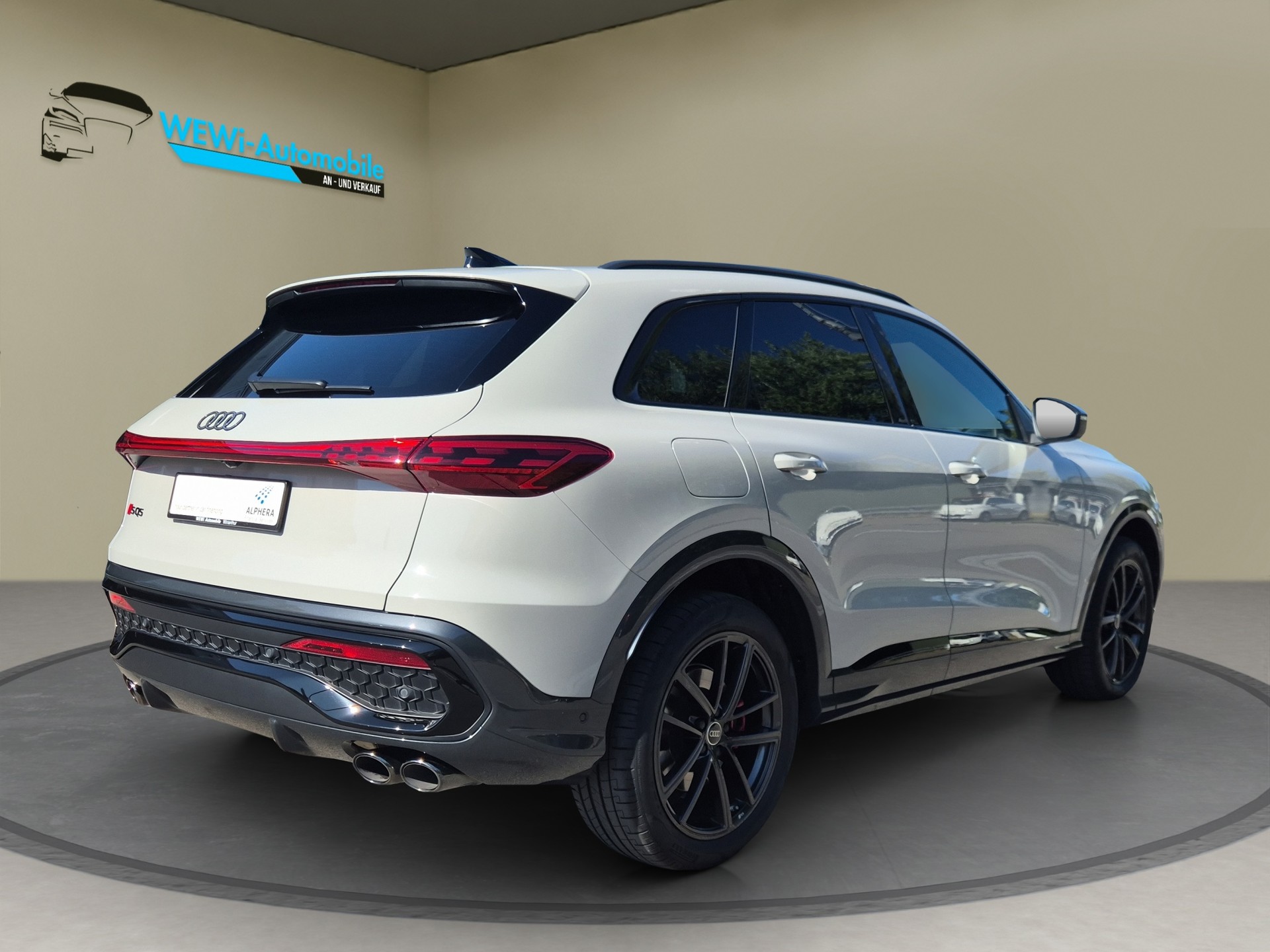 AUDI SQ5 TFSI quattro S-tronic-image-4