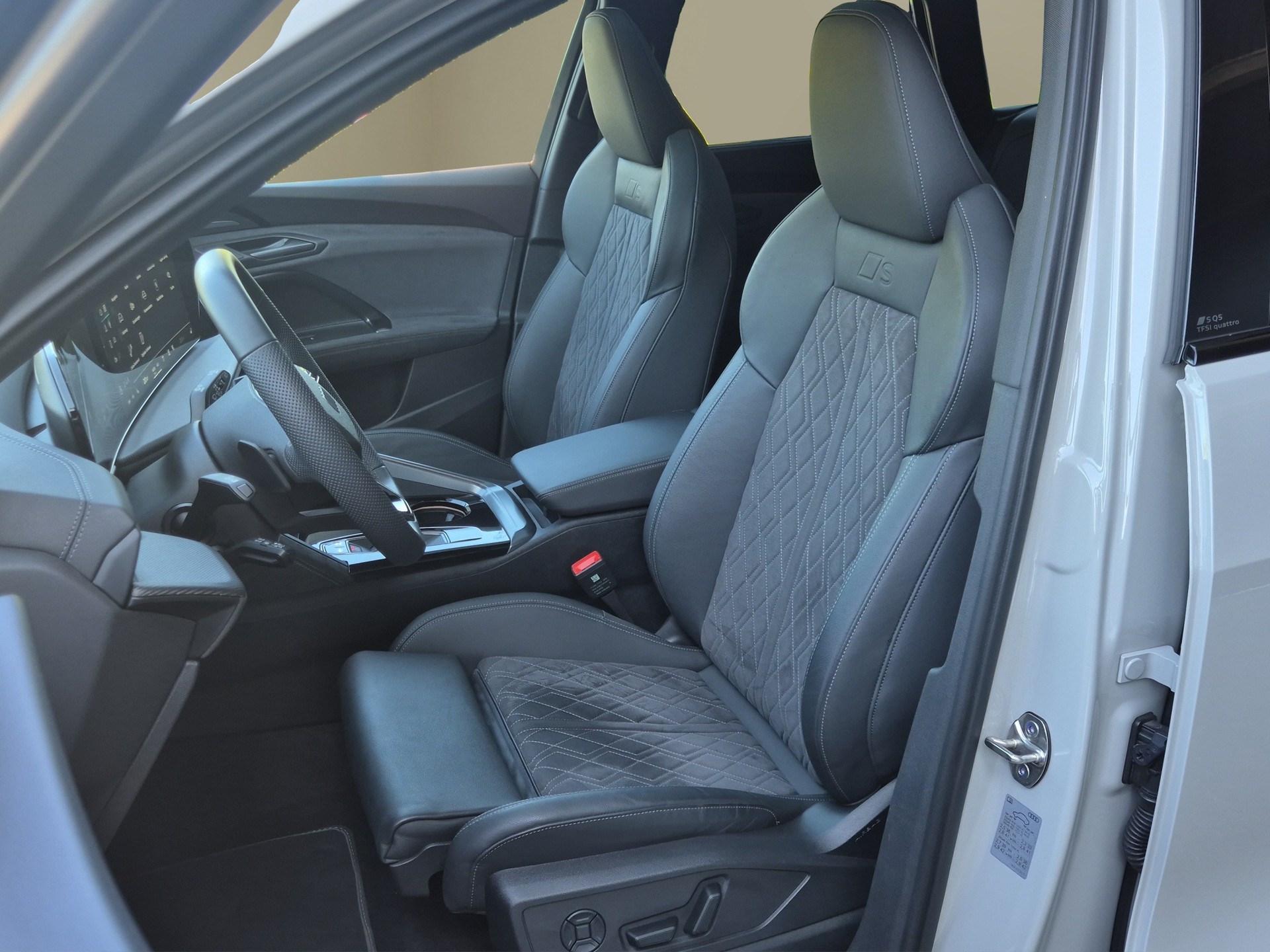 AUDI SQ5 TFSI quattro S-tronic-image-8