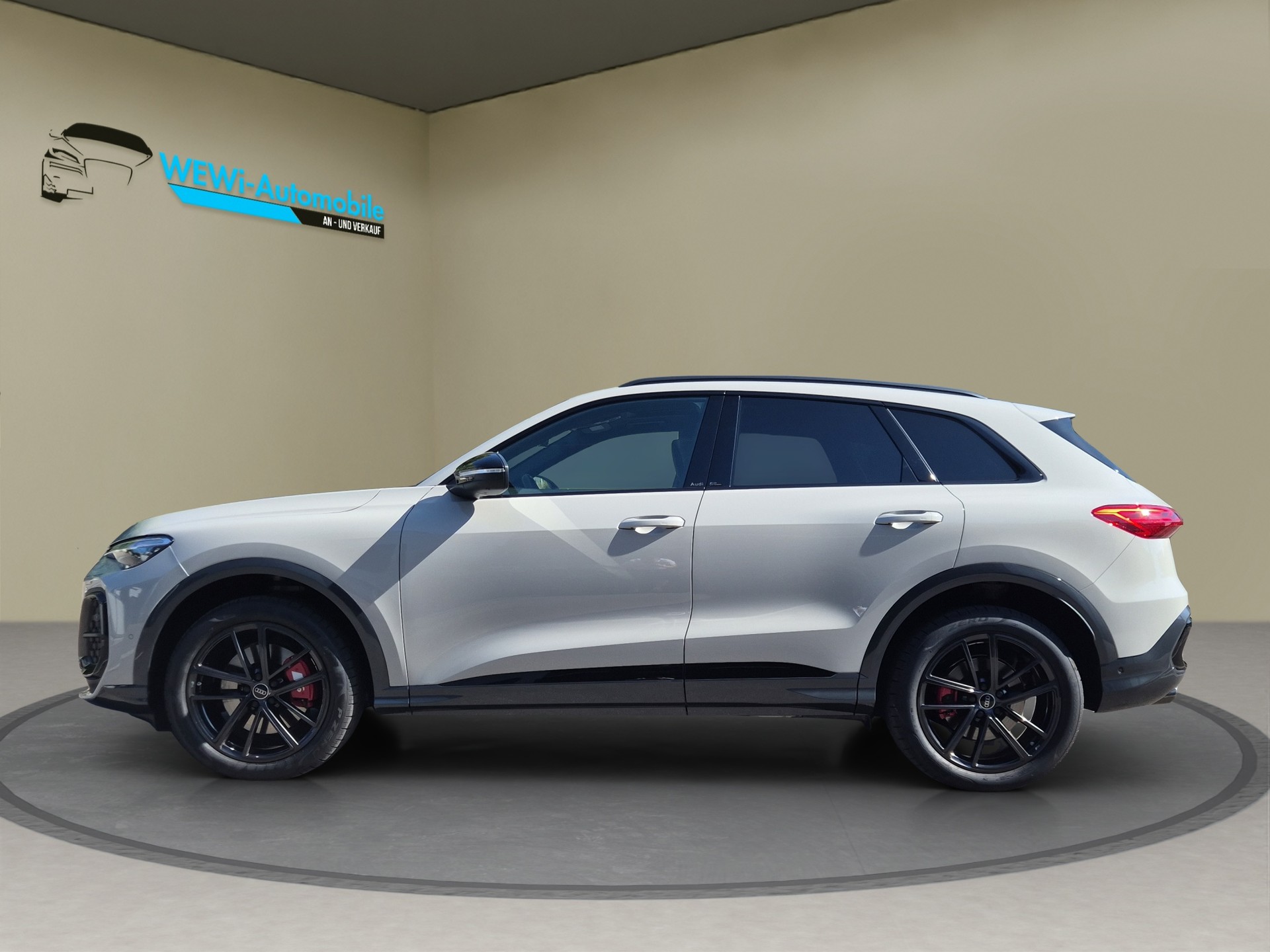 AUDI SQ5 TFSI quattro S-tronic-showroom-element-1