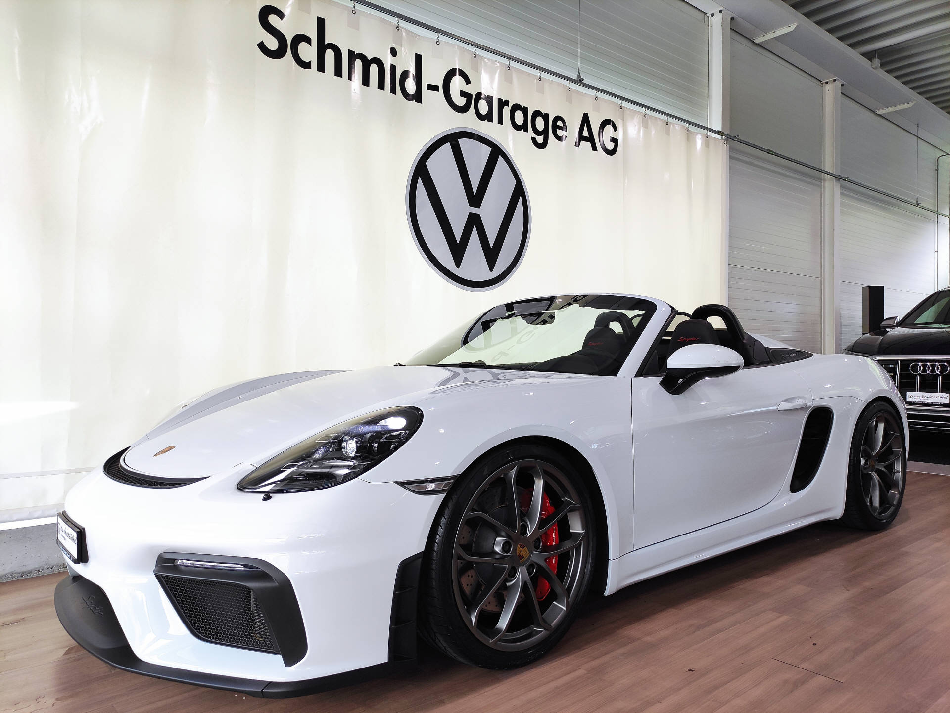 PORSCHE Boxster 718 4.0 Spyder-showroom-element-1