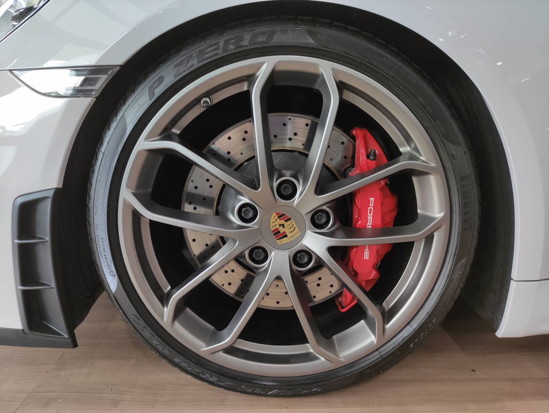 PORSCHE Boxster 718 4.0 Spyder-showroom-element-3