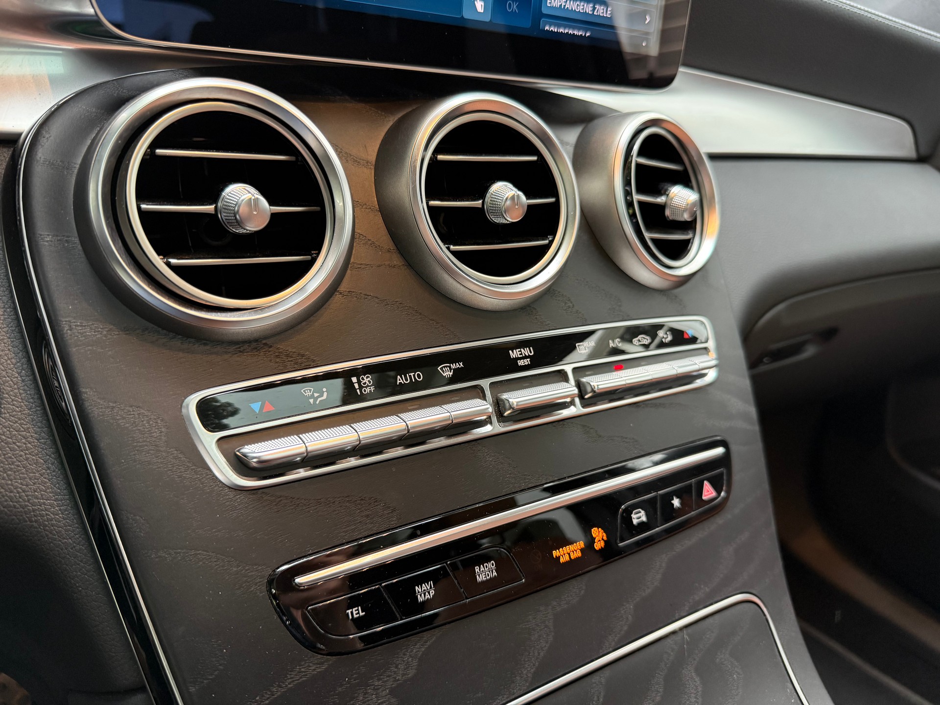 MERCEDES-BENZ GLC 400 d 4Matic AMG Line 9G-Tronic-image-9
