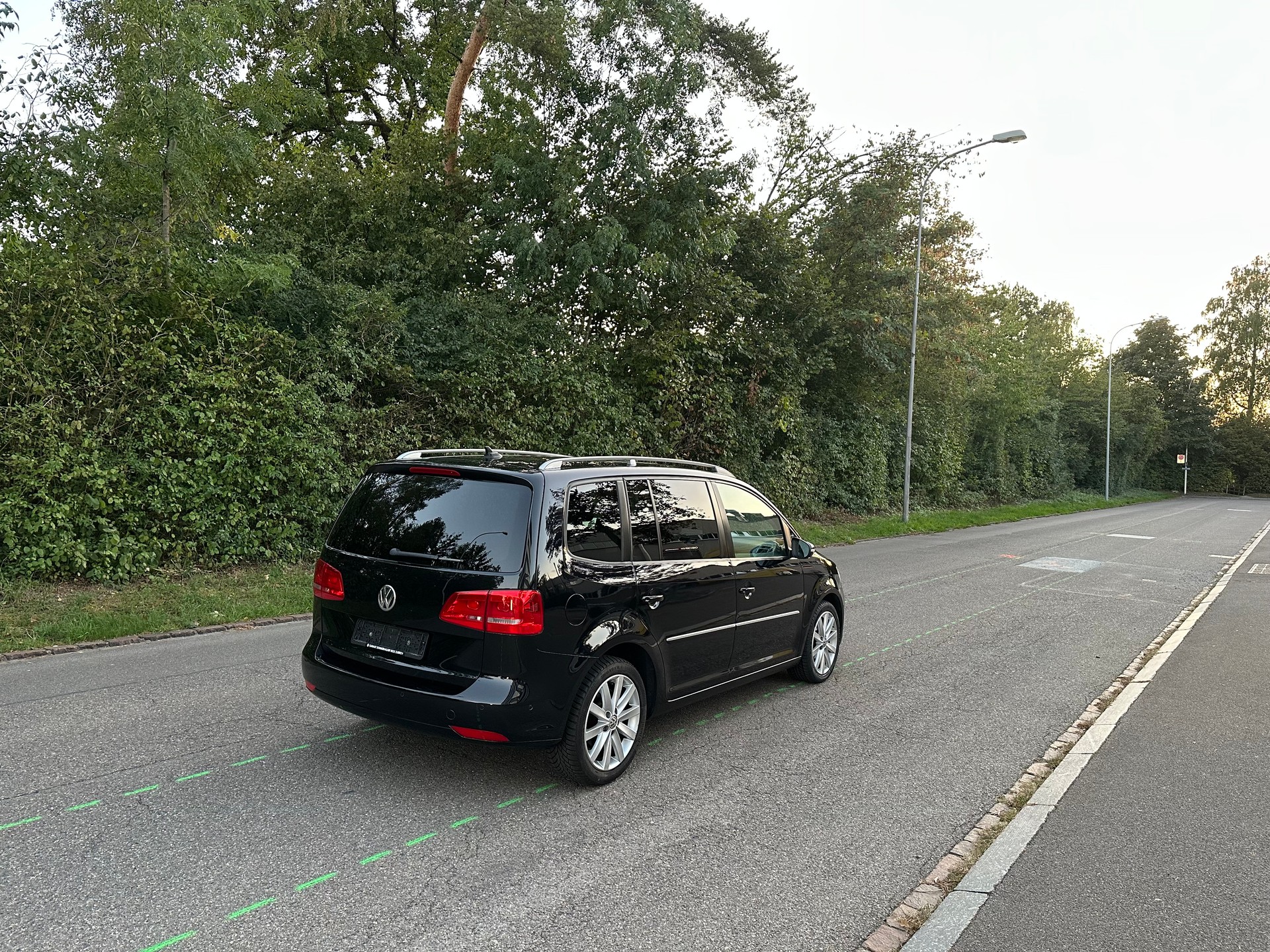 VW Touran 1.4 TSI Highline DSG 7Sitz-image-4