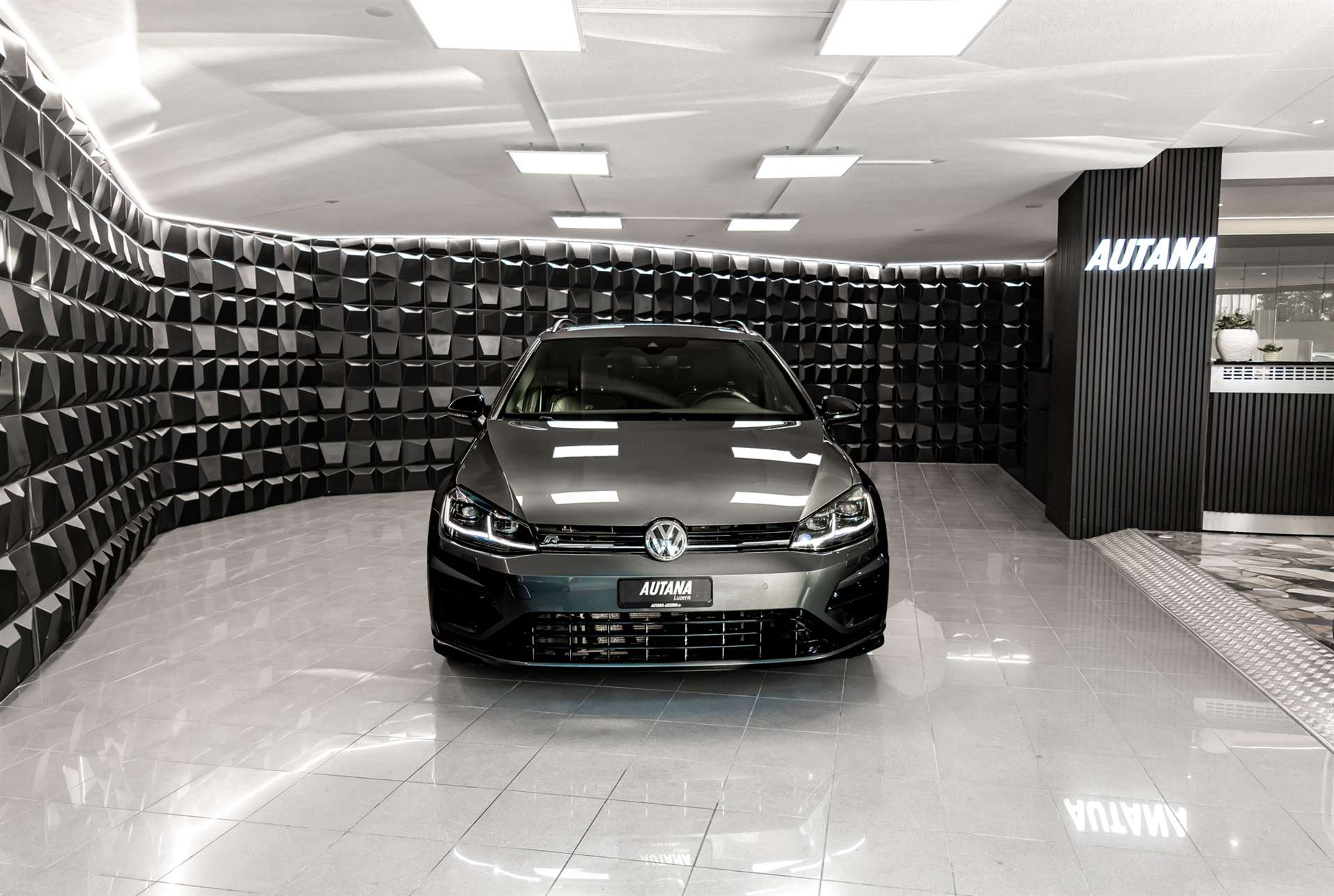VW Golf Variant 2.0 TSI R 4Motion DSG-showroom-element-3