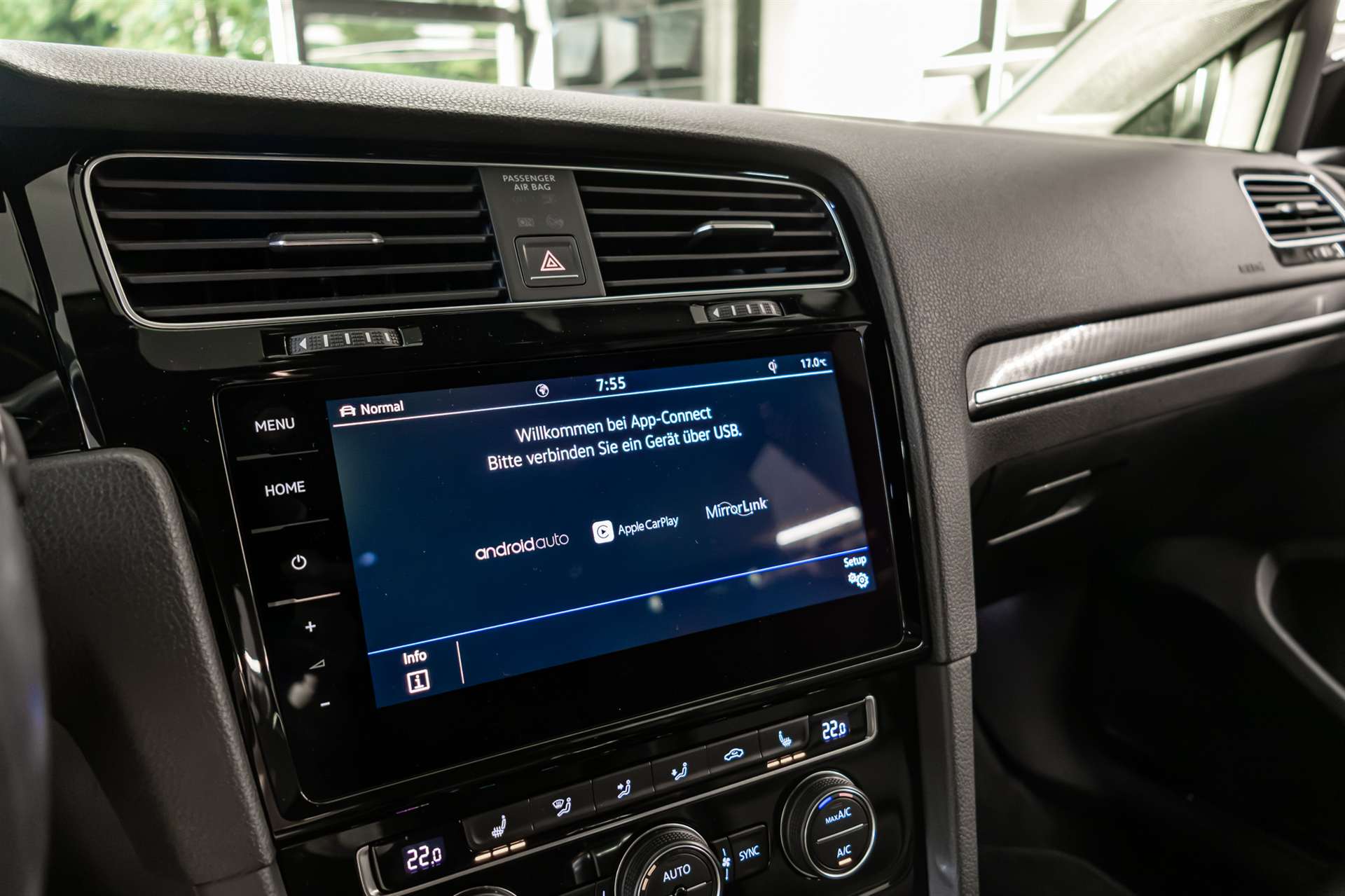 VW Golf Variant 2.0 TSI R 4Motion DSG-image-13