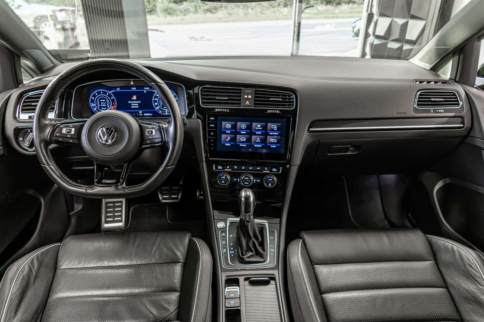 VW Golf Variant 2.0 TSI R 4Motion DSG-image-5