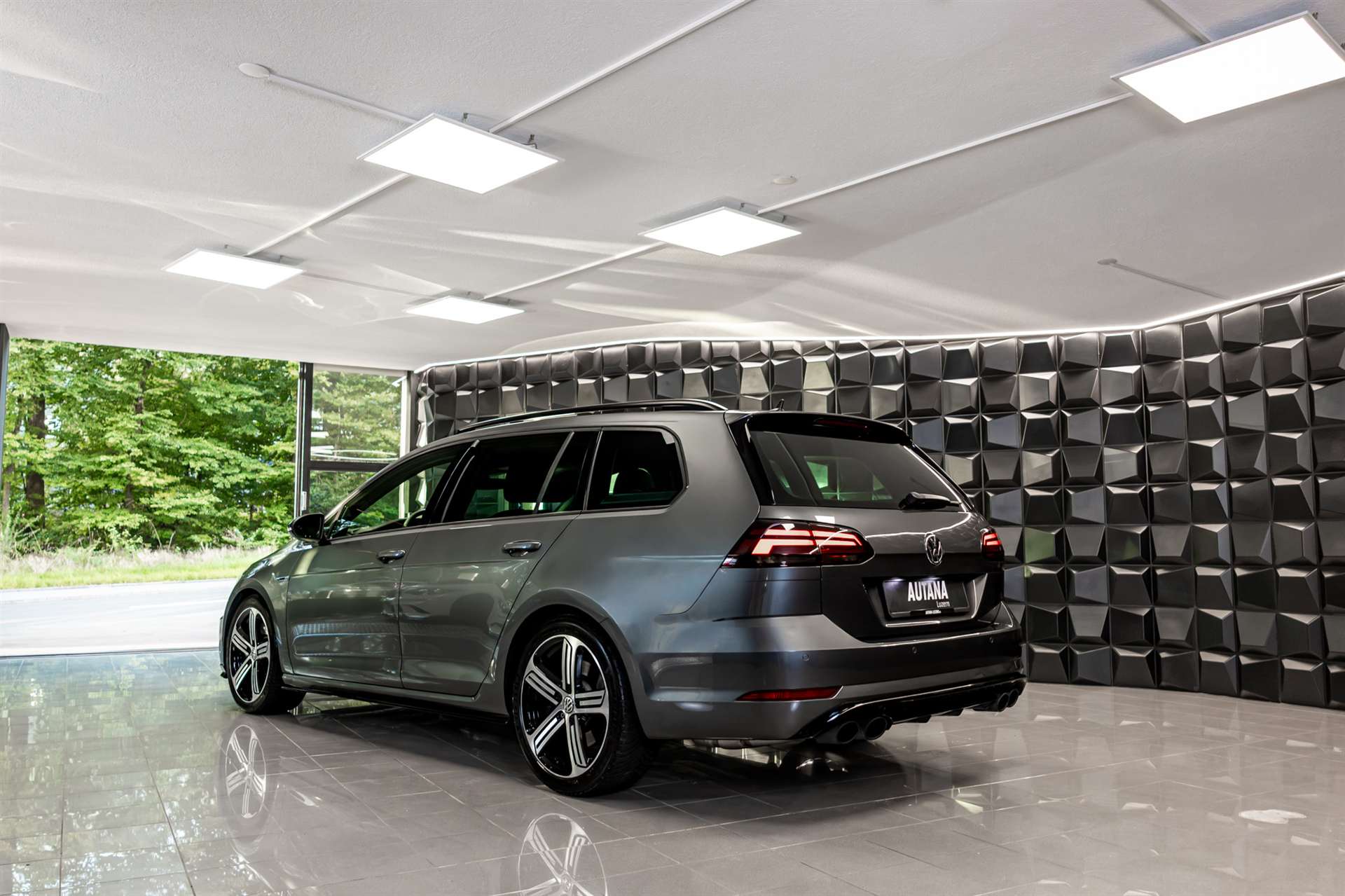 VW Golf Variant 2.0 TSI R 4Motion DSG-showroom-element-2