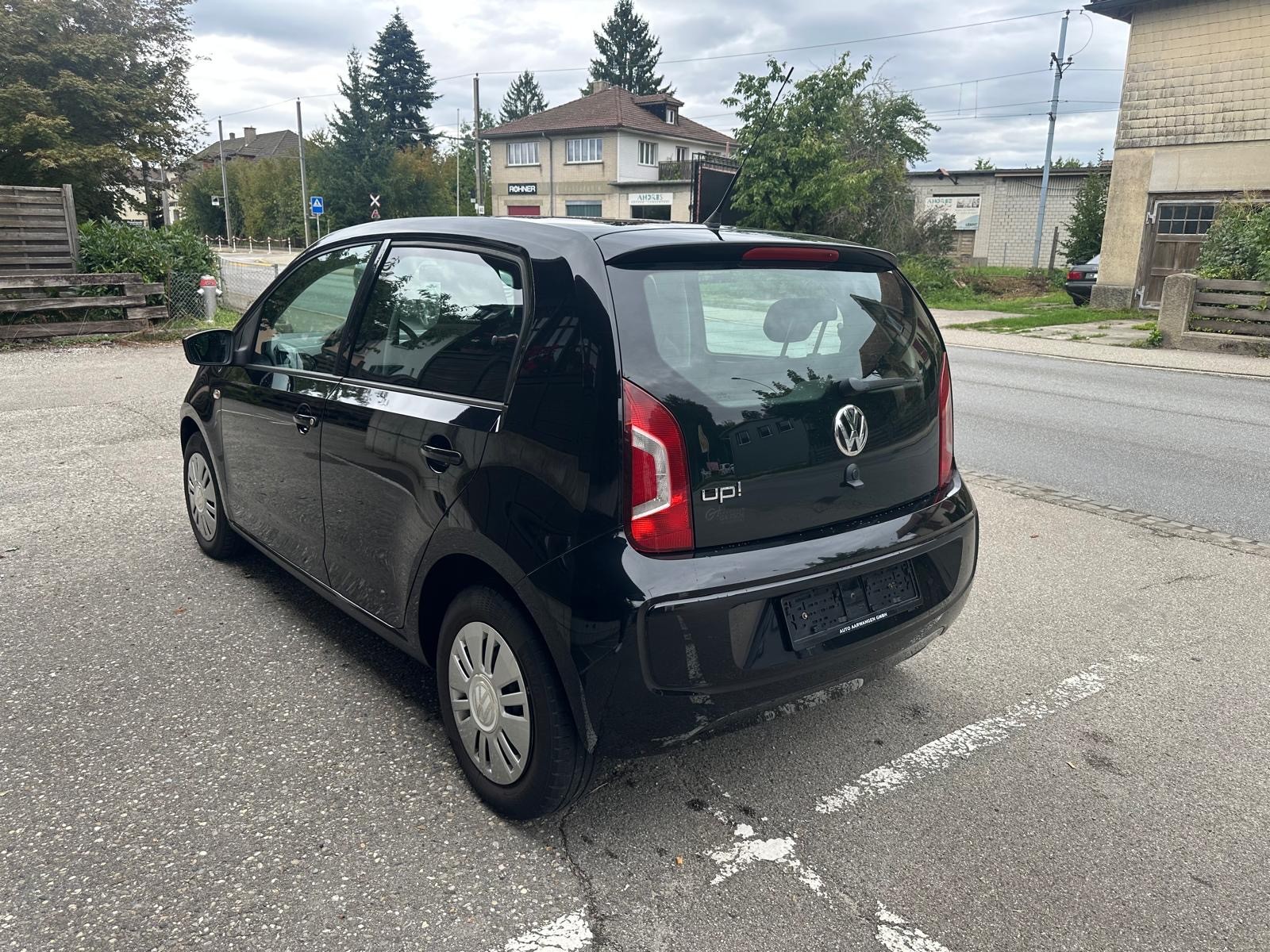 VW Up 1.0 BMT black up-showroom-element-3
