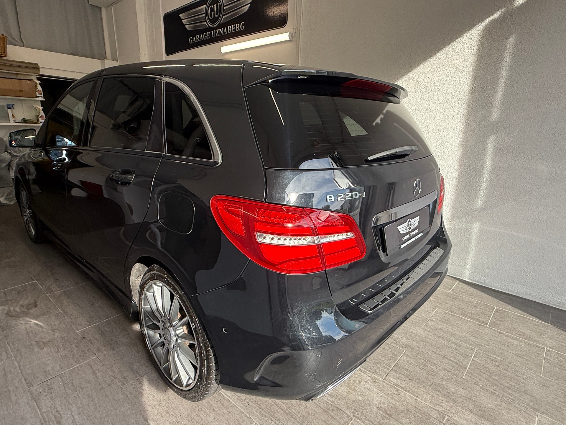 MERCEDES-BENZ B 220 CDI AMG Line 4Matic 7G-DCT Ab 185.- pro Monat Panormadach-showroom-element-2