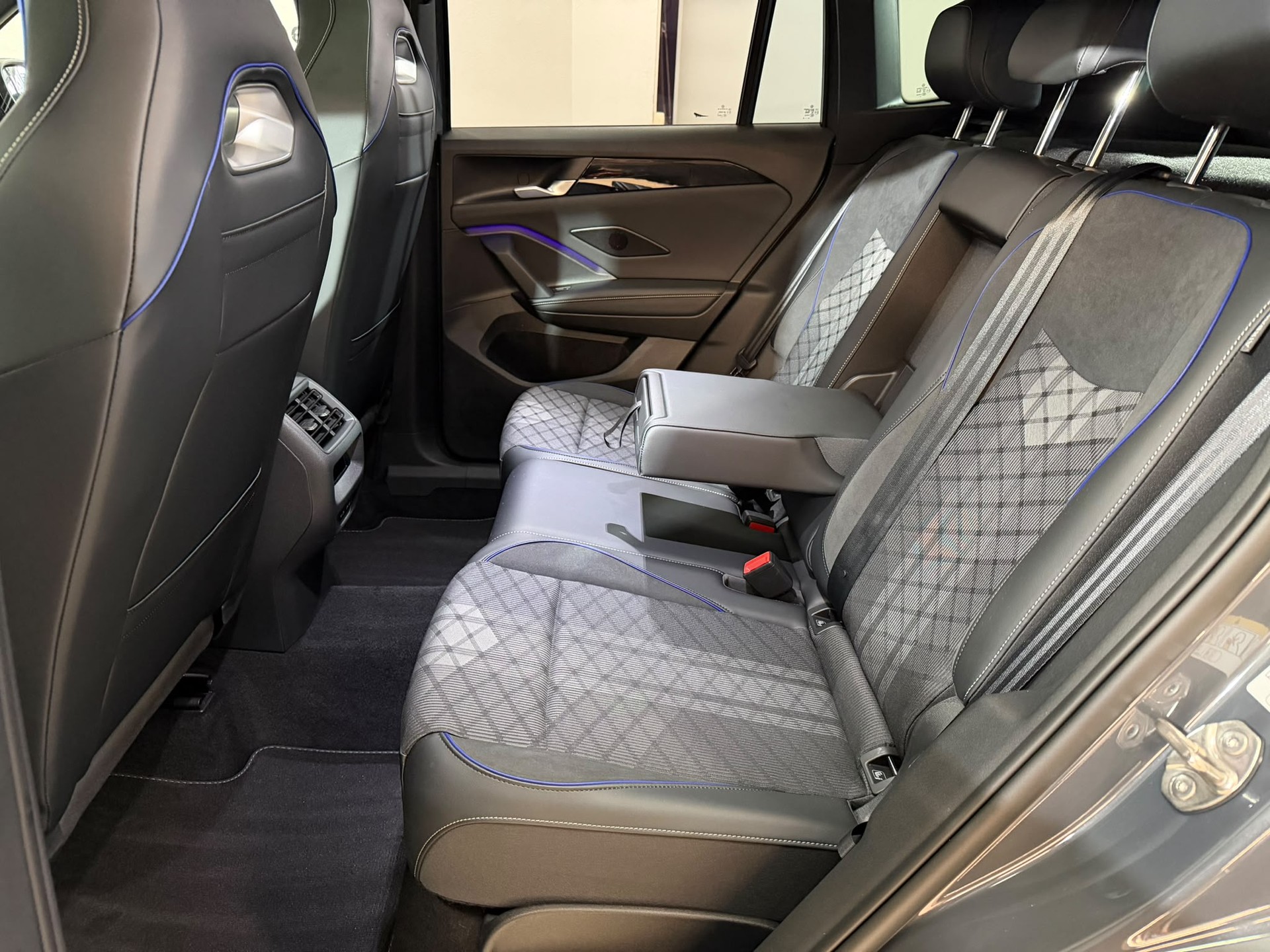 VW Tiguan 2.0 TSI DSG R-Line 4Motion-image-10