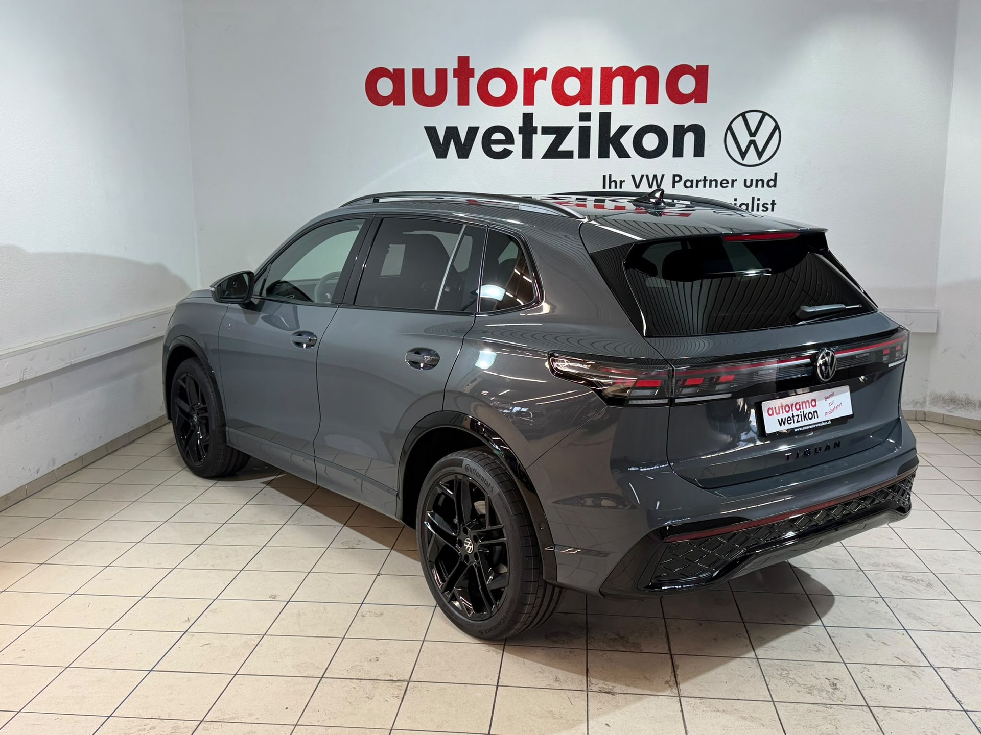 VW Tiguan 2.0 TSI DSG R-Line 4Motion-showroom-element-2