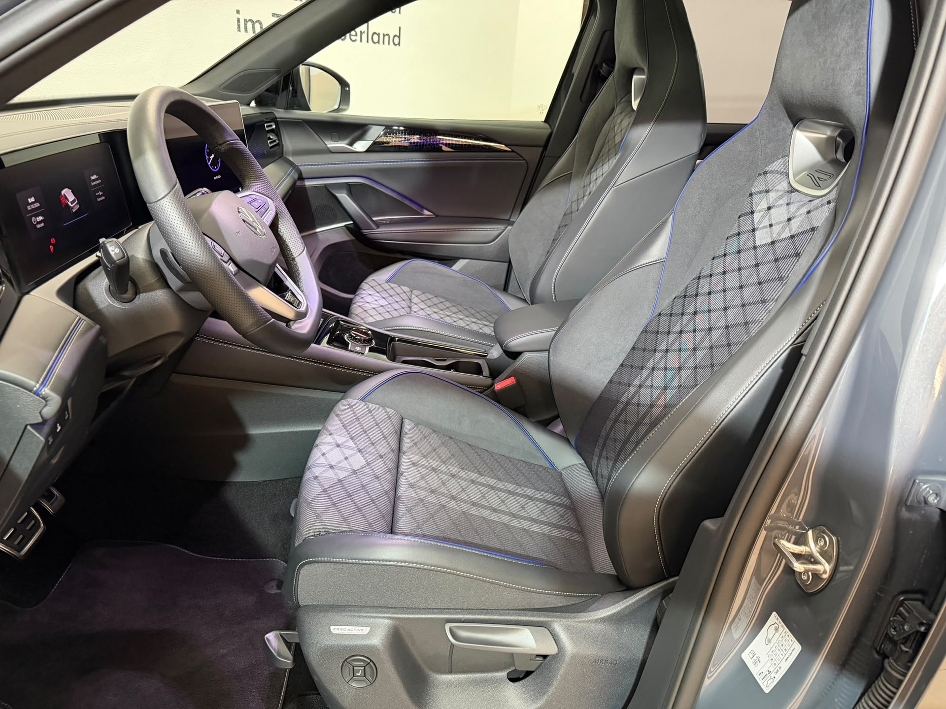 VW Tiguan 2.0 TSI DSG R-Line 4Motion-image-9