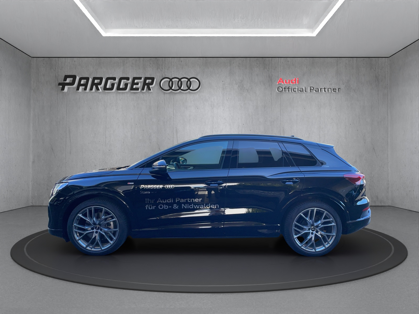 AUDI Q4 e-tron 45 Edition Swiss Ski quattro-showroom-element-2