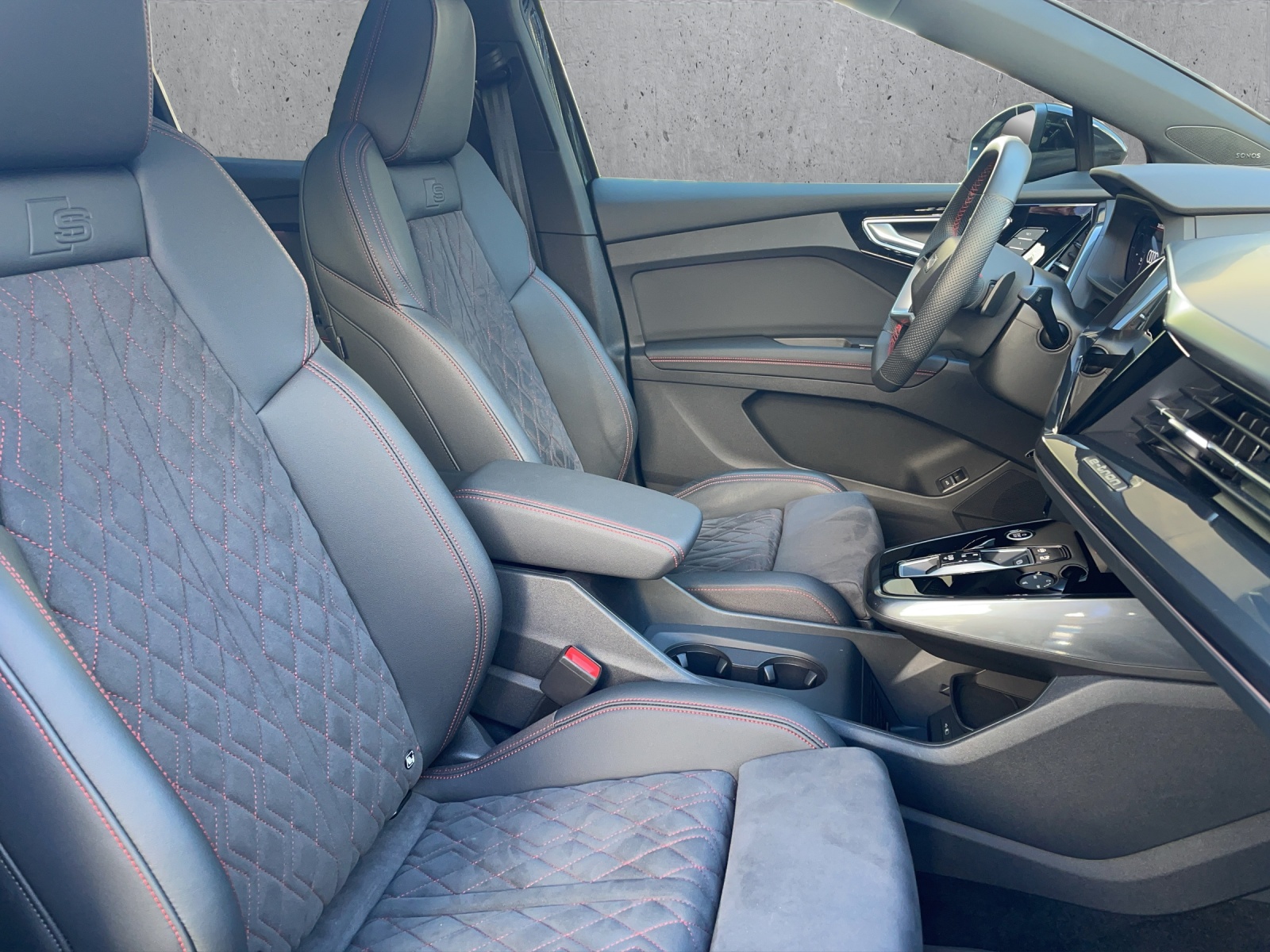 AUDI Q4 e-tron 45 Edition Swiss Ski quattro-image-7