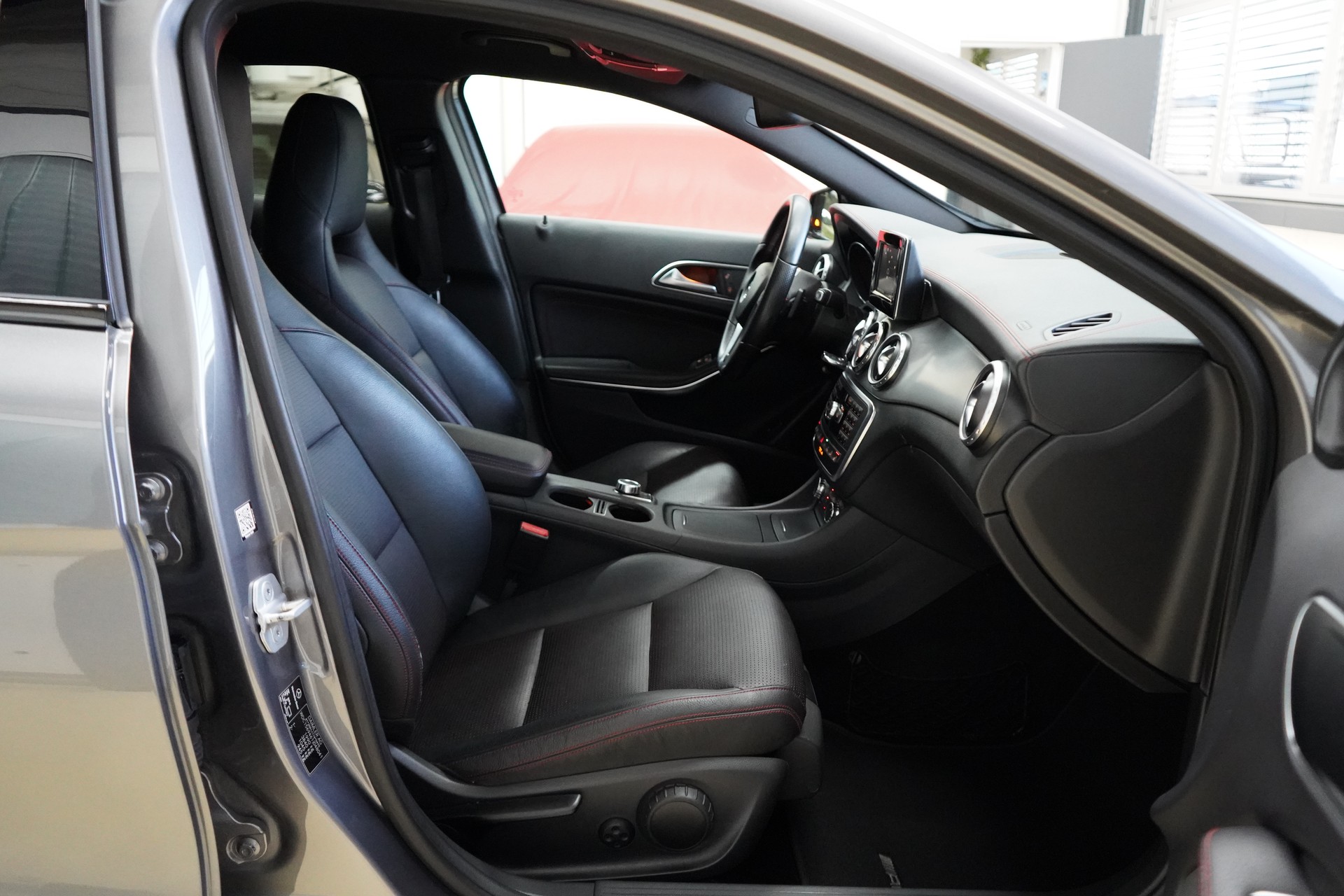 MERCEDES-BENZ GLA 250 AMG Line 4Matic 7G-DCT-image-22