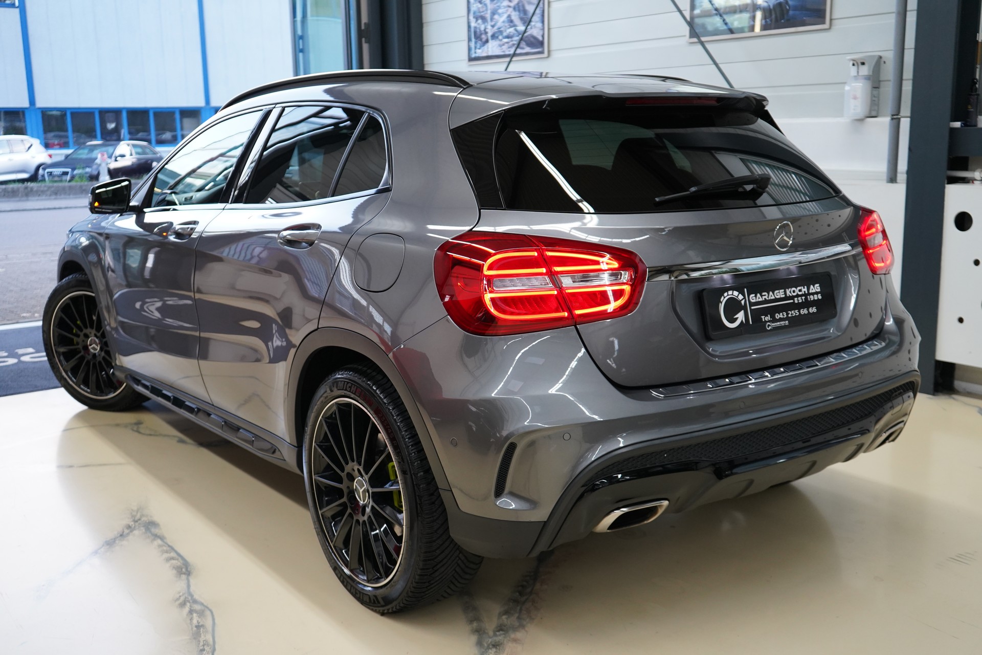 MERCEDES-BENZ GLA 250 AMG Line 4Matic 7G-DCT-image-4