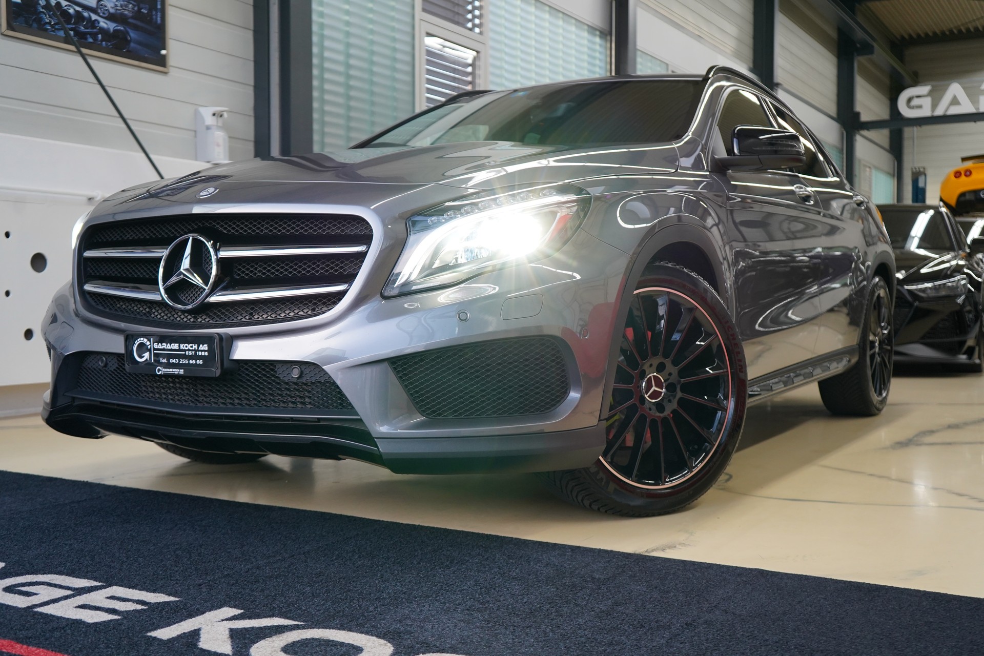 MERCEDES-BENZ GLA 250 AMG Line 4Matic 7G-DCT-showroom-element-1