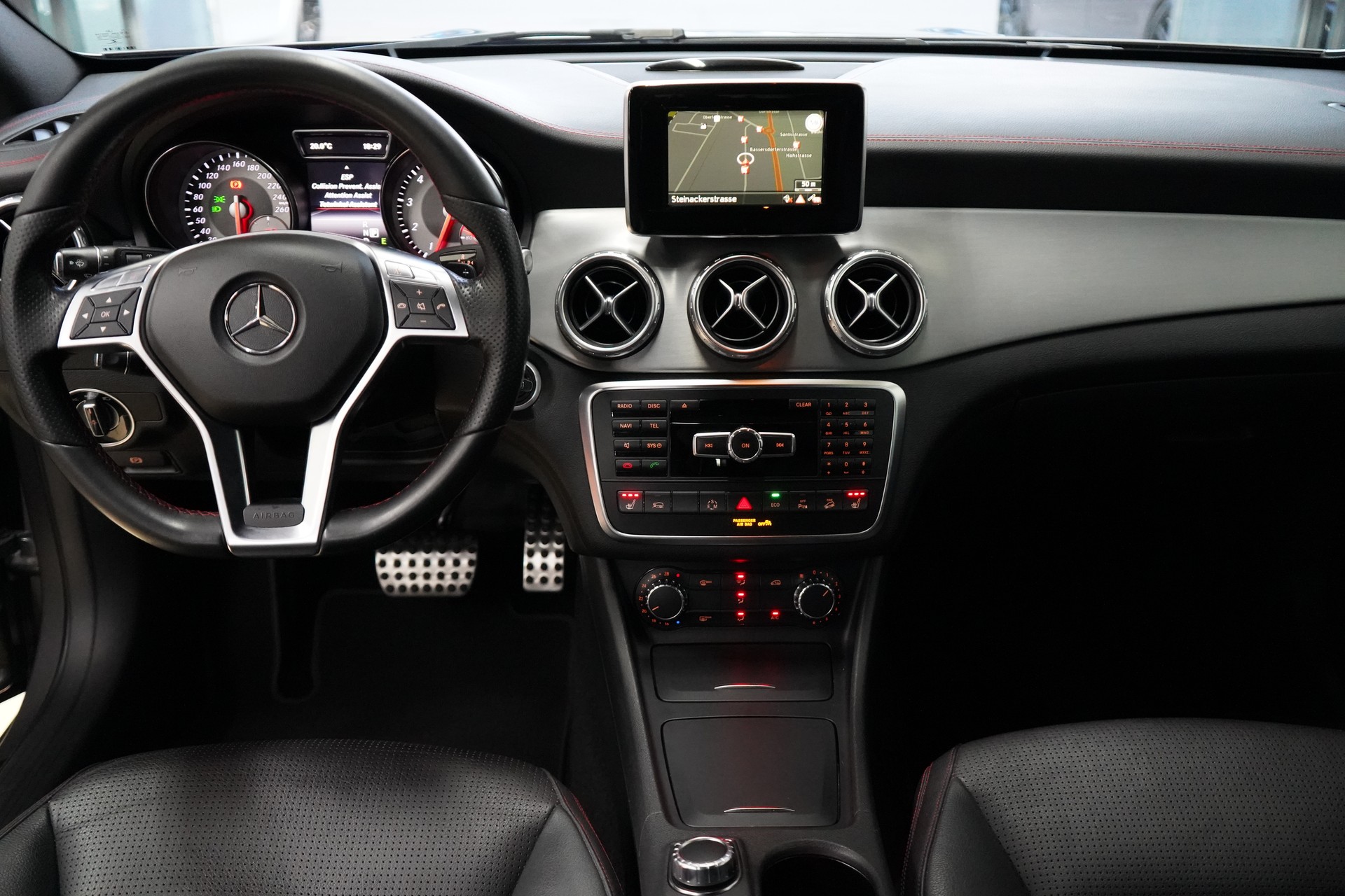 MERCEDES-BENZ GLA 250 AMG Line 4Matic 7G-DCT-image-19