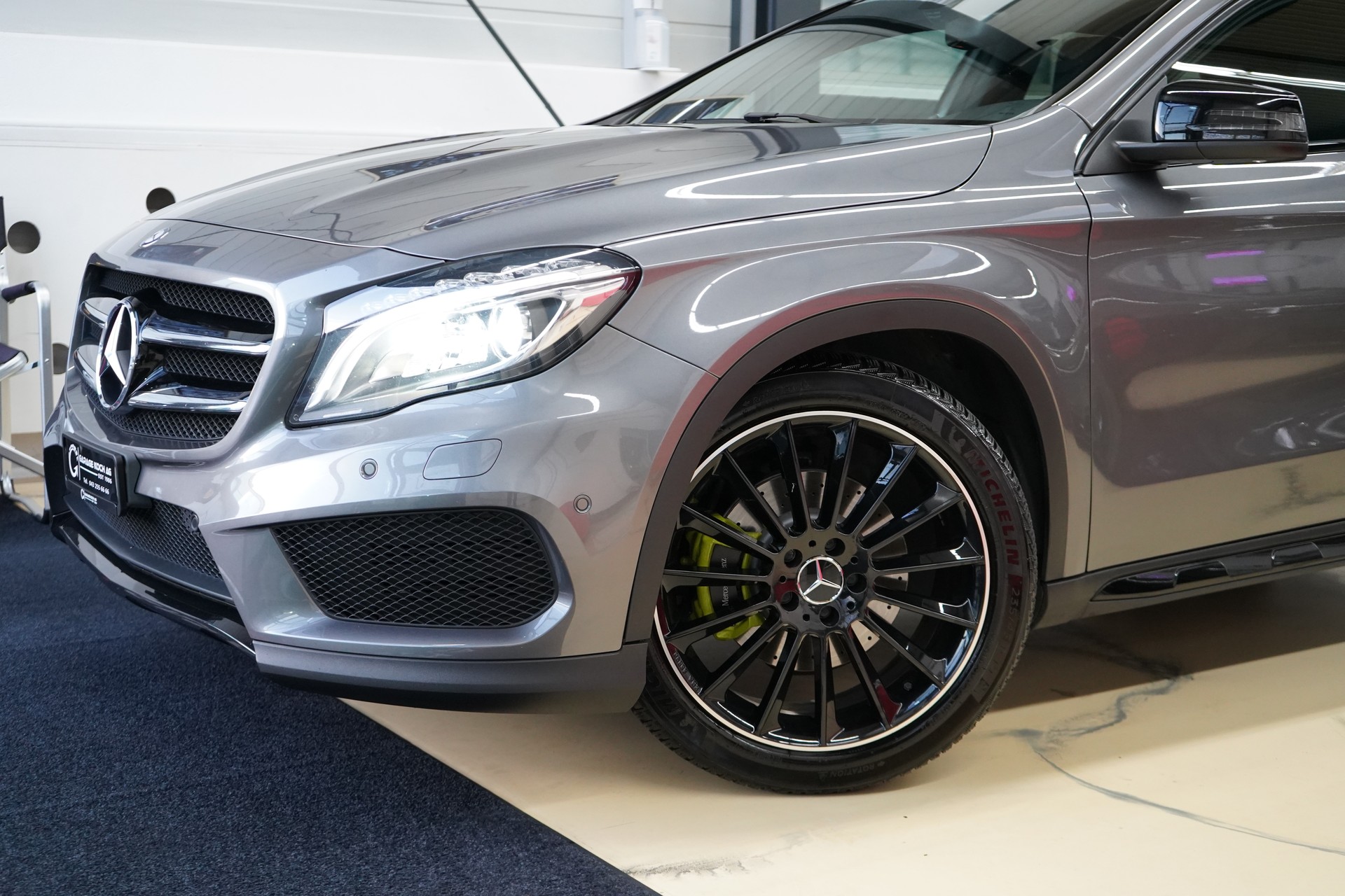 MERCEDES-BENZ GLA 250 AMG Line 4Matic 7G-DCT-showroom-element-3
