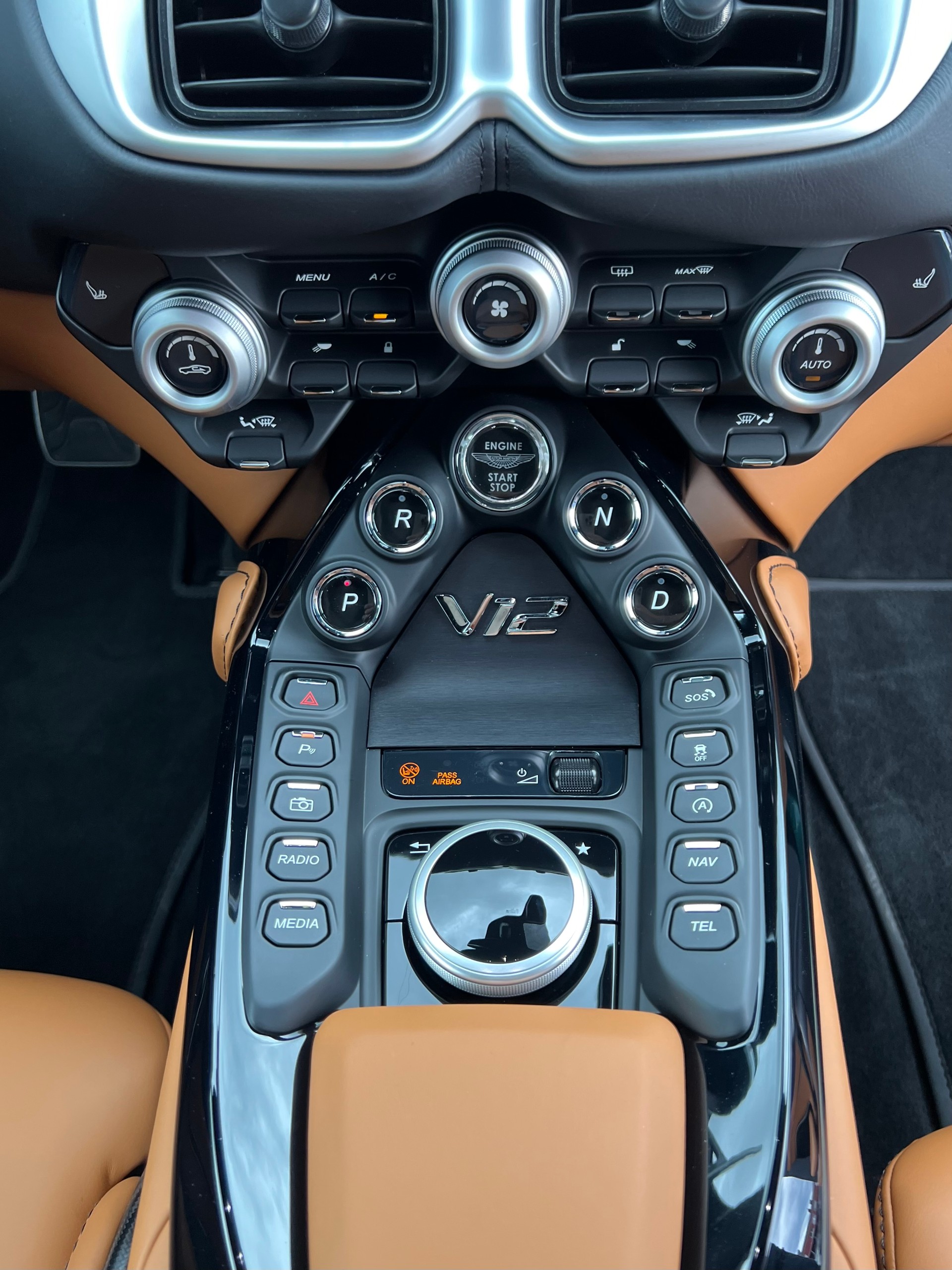 ASTON MARTIN V12 Vantage No 3 of 333-image-24