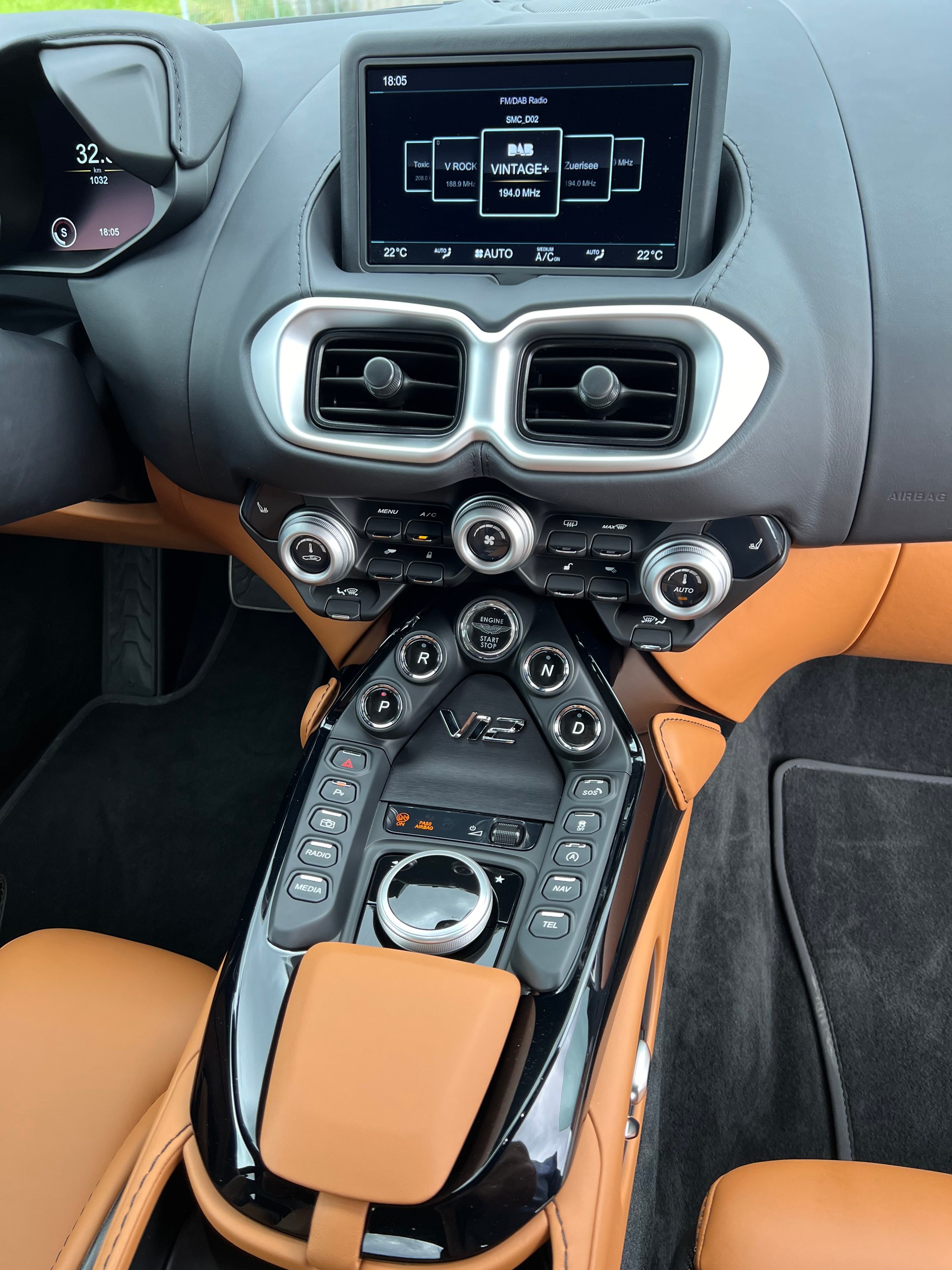ASTON MARTIN V12 Vantage No 3 of 333-image-23