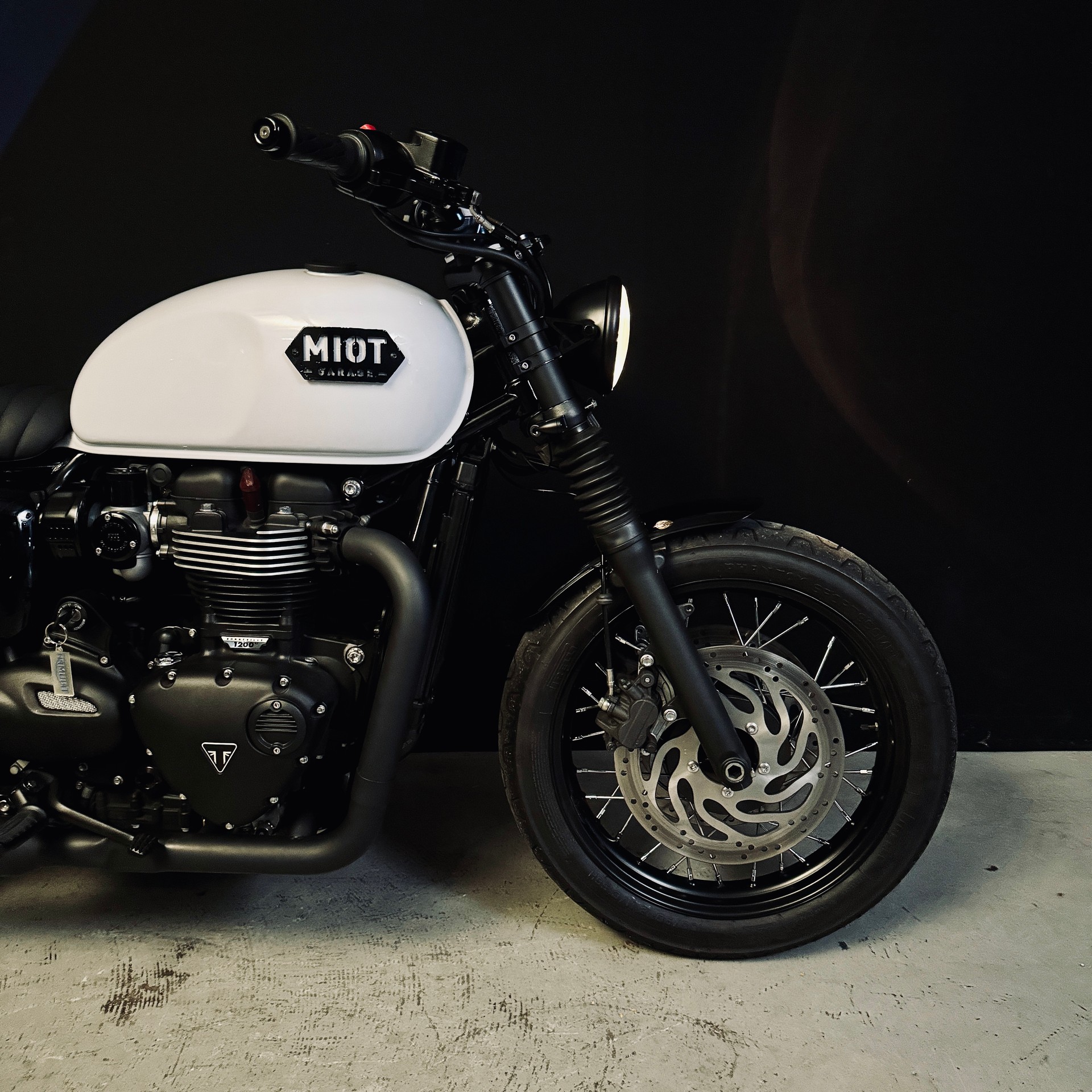 TRIUMPH Bonneville T120 Black-image-2