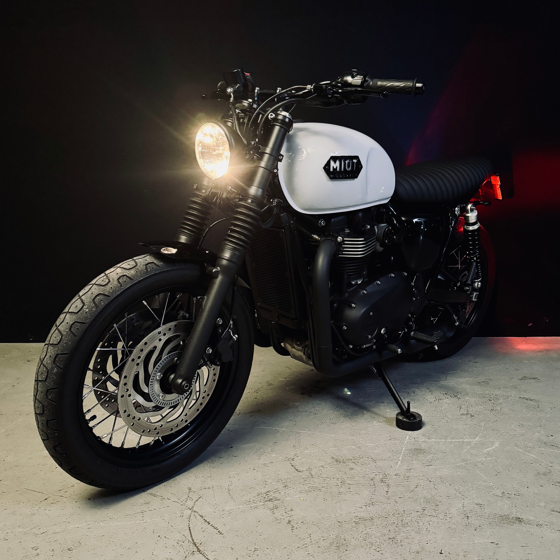 TRIUMPH Bonneville T120 Black-image-5