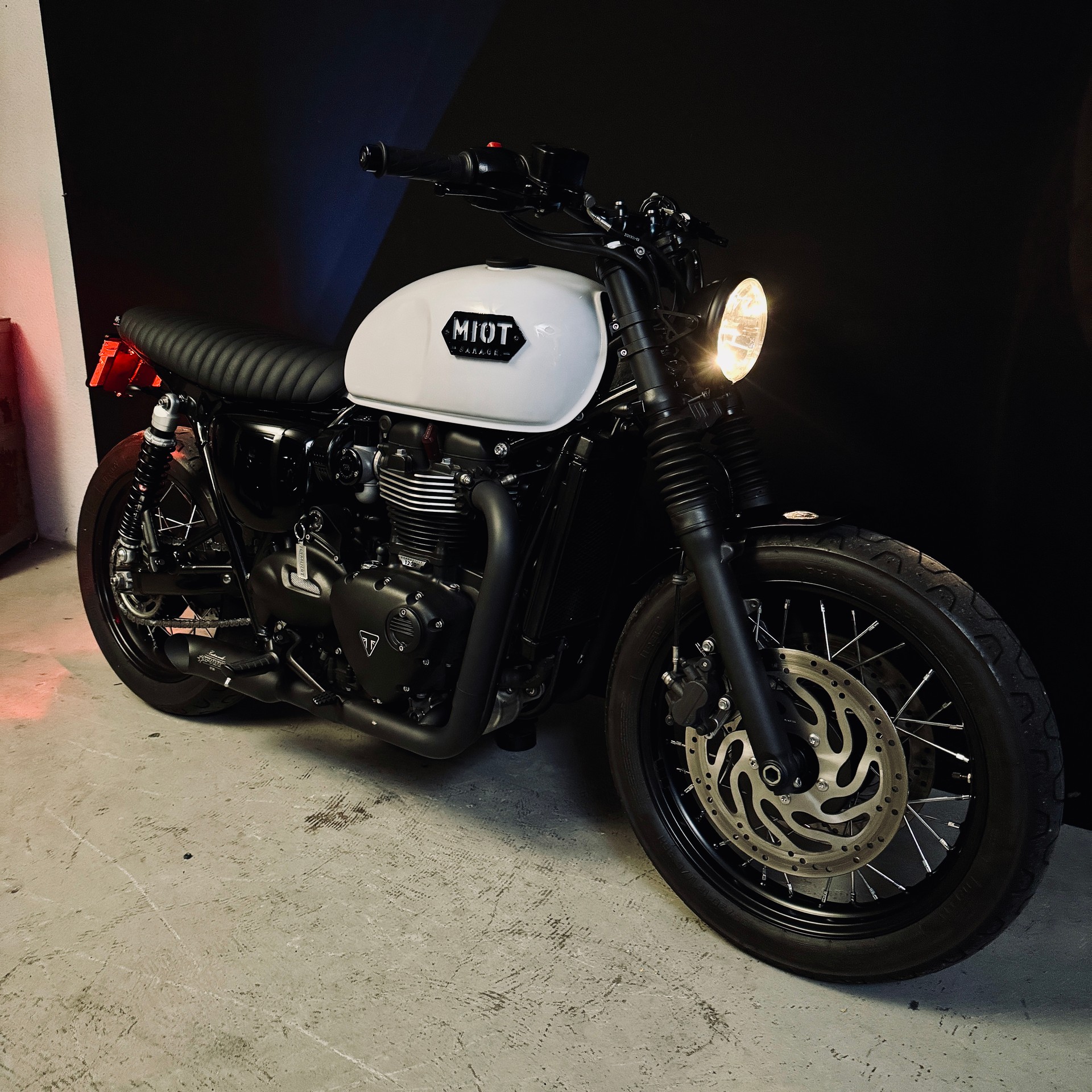 TRIUMPH Bonneville T120 Black-image-8