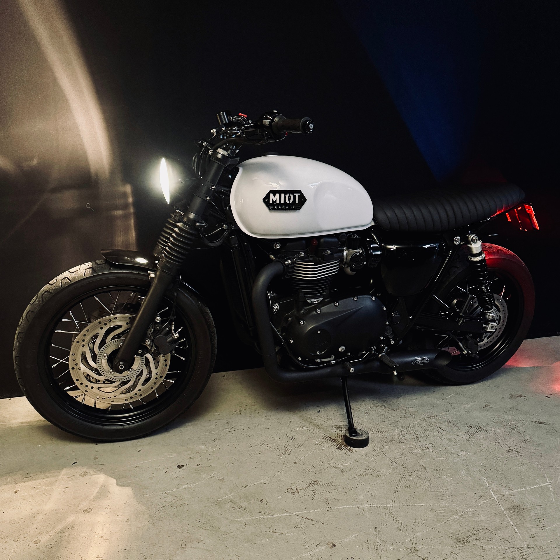 TRIUMPH Bonneville T120 Black-image-3