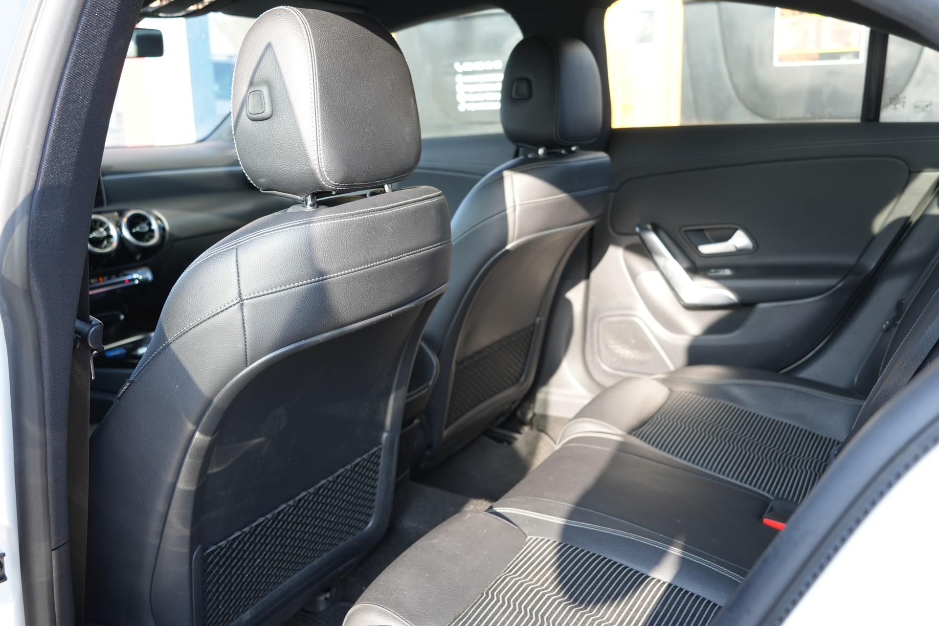 MERCEDES-BENZ CLA 180 d Progressive 7G-DCT-image-8