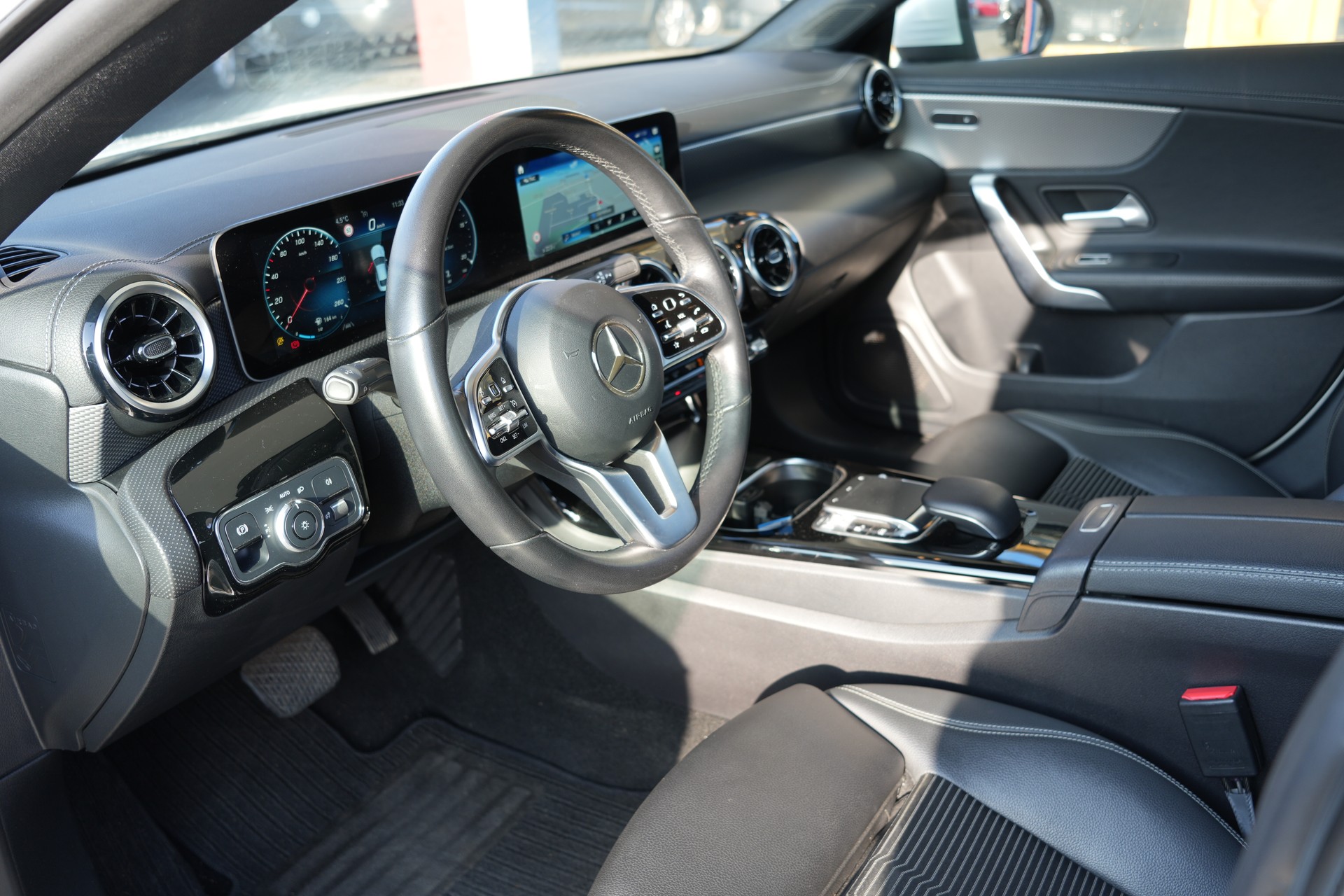 MERCEDES-BENZ CLA 180 d Progressive 7G-DCT-image-7