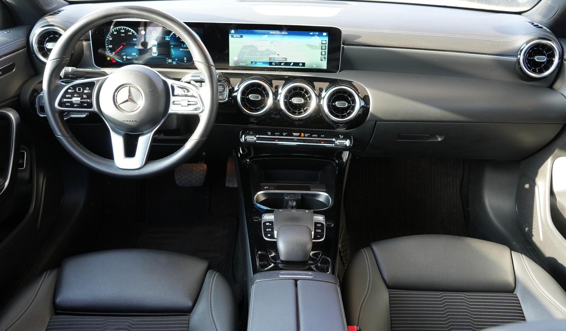 MERCEDES-BENZ CLA 180 d Progressive 7G-DCT-image-9