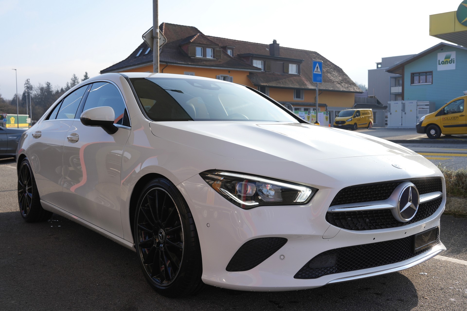 MERCEDES-BENZ CLA 180 d Progressive 7G-DCT-image-5